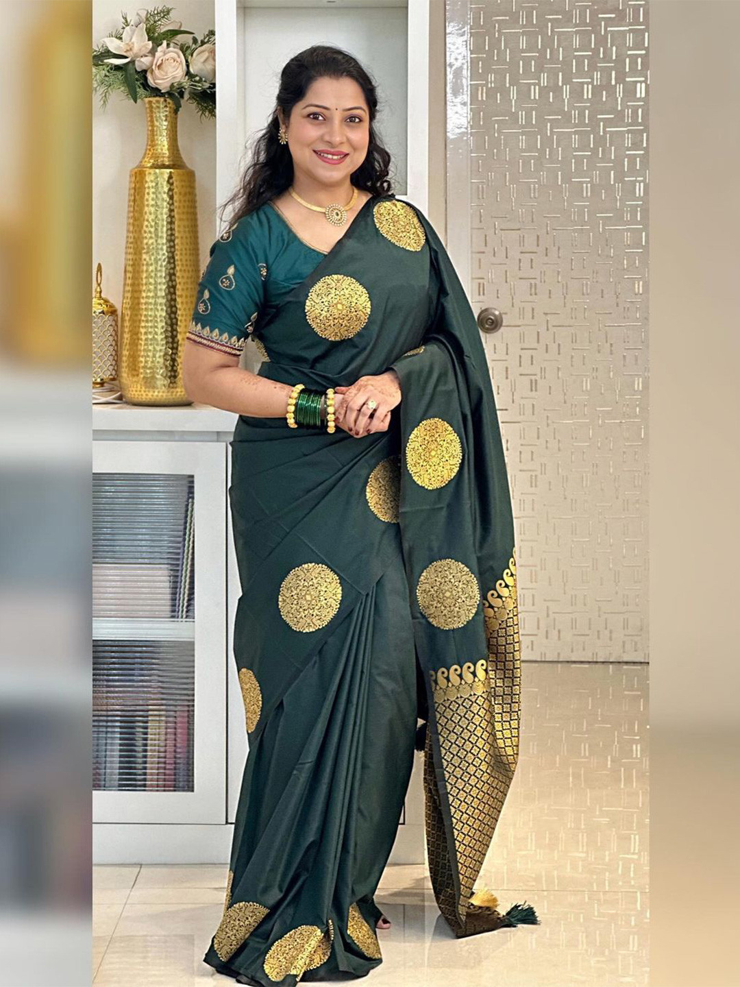 

MORLY Woven Design Zari Kanjeevaram Saree, Green