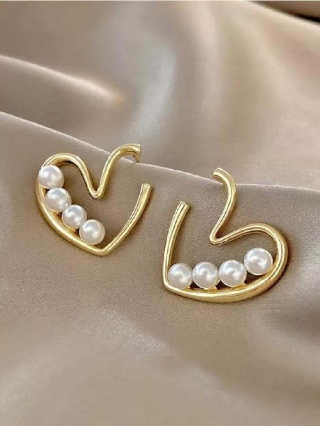 

DressBerry White Gold Plated Beaded Heart Shaped Studs