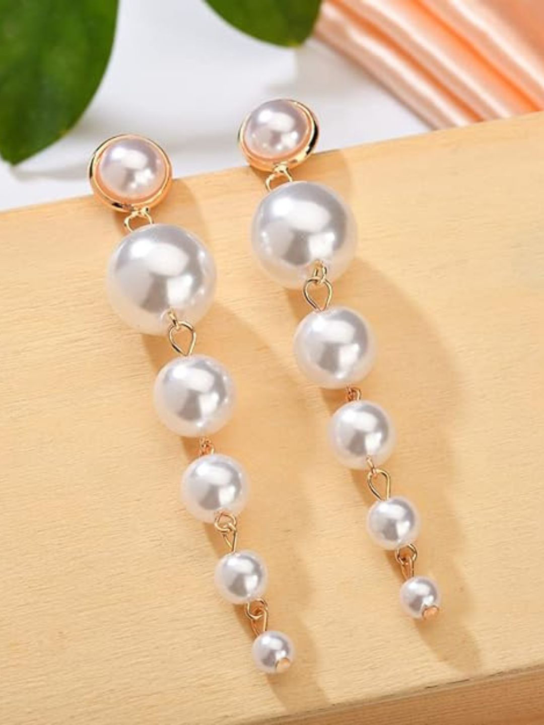 

DressBerry Gold-Plated Stainless Steel Pearl Contemporary Drop Earrings