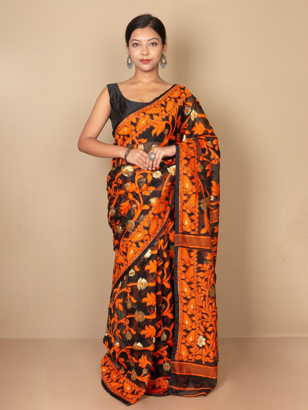 

SARIKA Floral Pure Cotton Jamdani Saree, Black