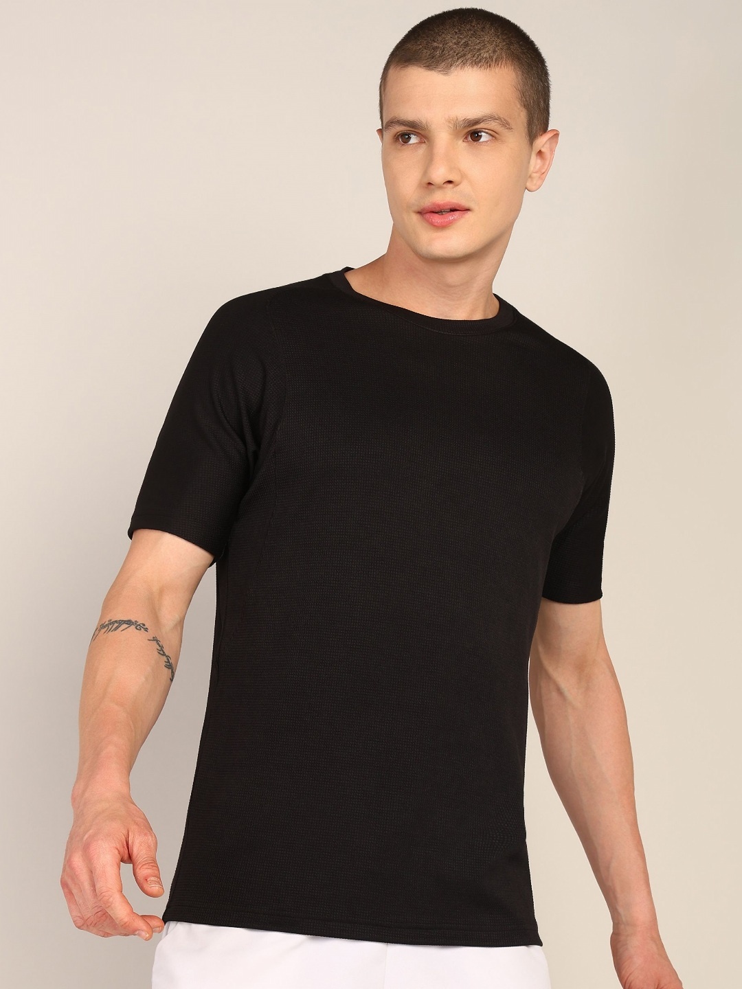 

Golden Kite Men Extended Sleeves Pockets T-shirt, Black