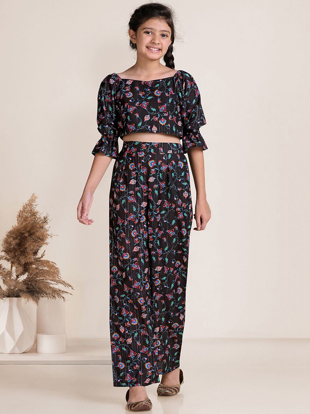 

FASHION DREAM Girls Floral Printed Crop Top With Trousers, Black