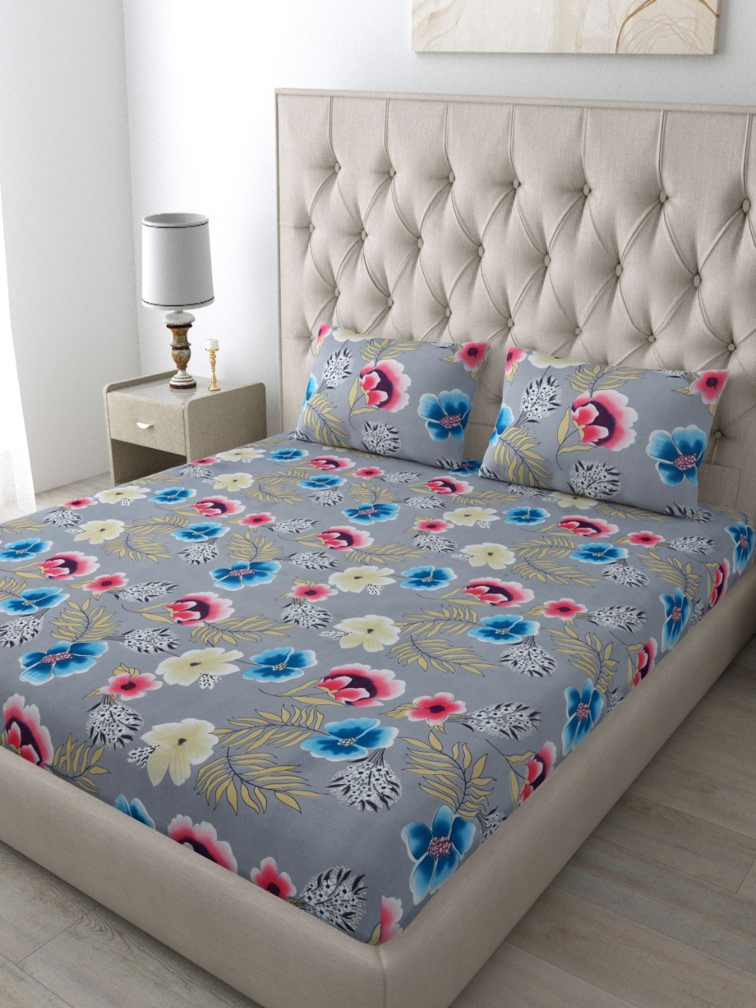 

Aura Grey & Blue Floral Printed 250 TC King Bedsheet With 2 Pillow Covers