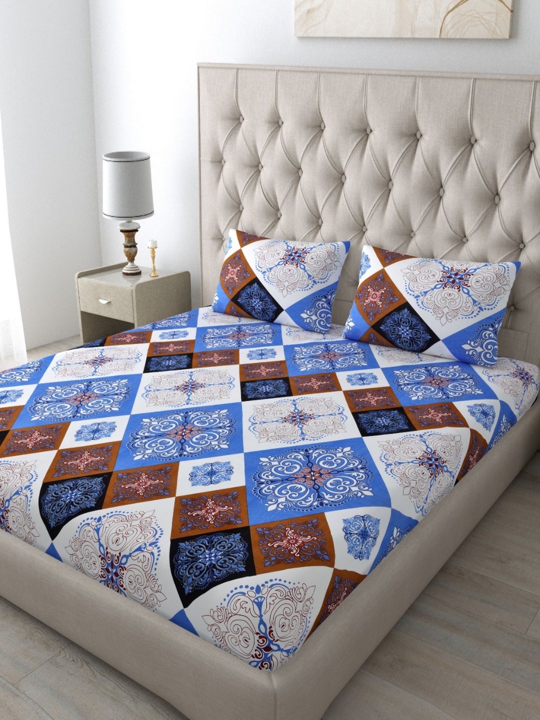 

Aura Blue & White Floral Printed 250 TC King Bedsheet With 2 Pillow Covers