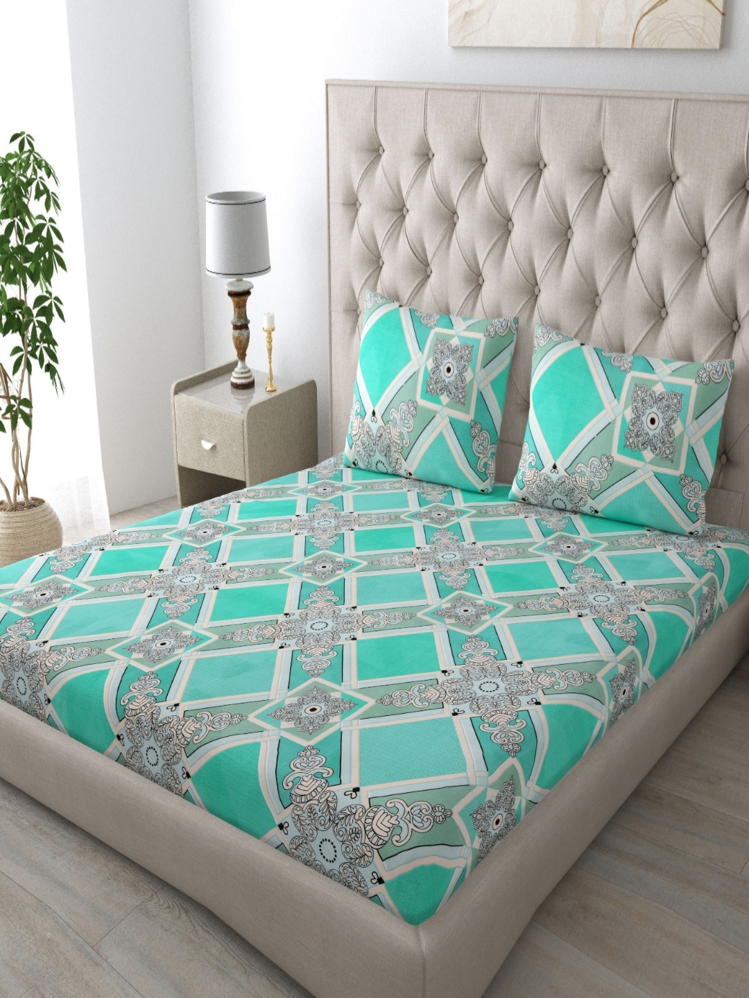

Aura Green & Blue Geometric Printed 250 TC King Bedsheet With 2 Pillow Covers