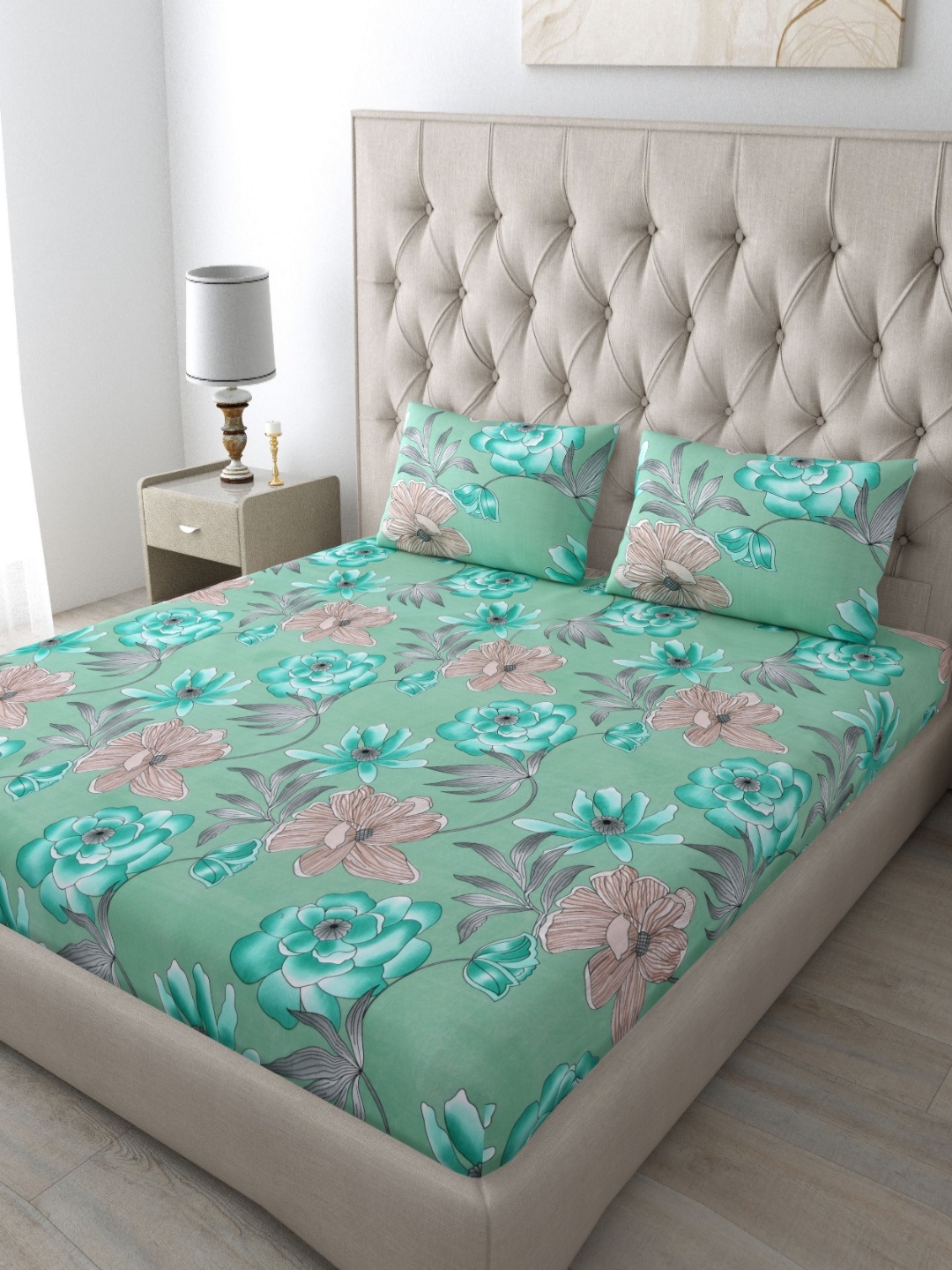 

Aura Green & Grey Floral Printed 250 TC King Bedsheet with 2 Pillow Covers