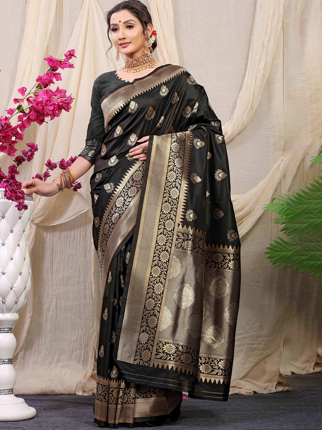 

KIMISHA Ethnic Motifs Zari Woven Saree, Black