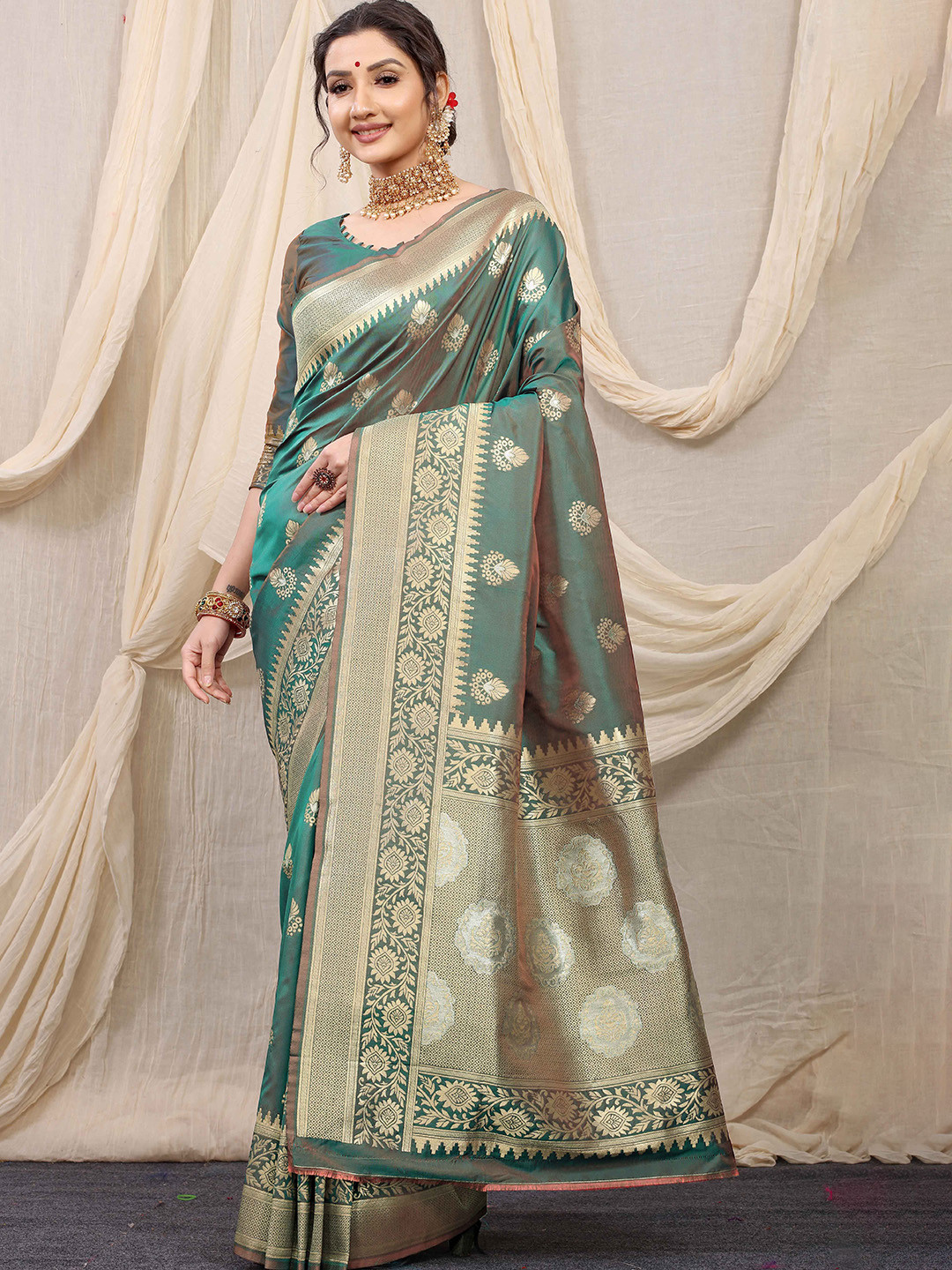 

KIMISHA Ethnic Motifs Zari Kanjeevaram Saree, Green