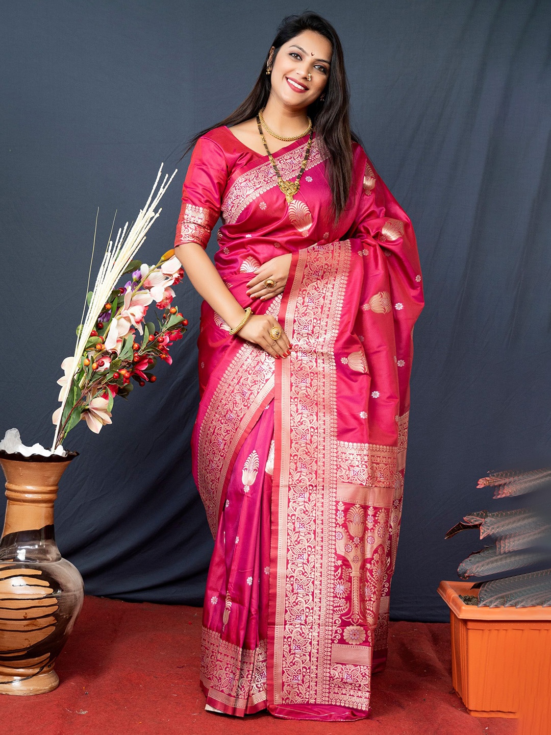 

KIMISHA Woven Design Zari Banarasi Saree, Red