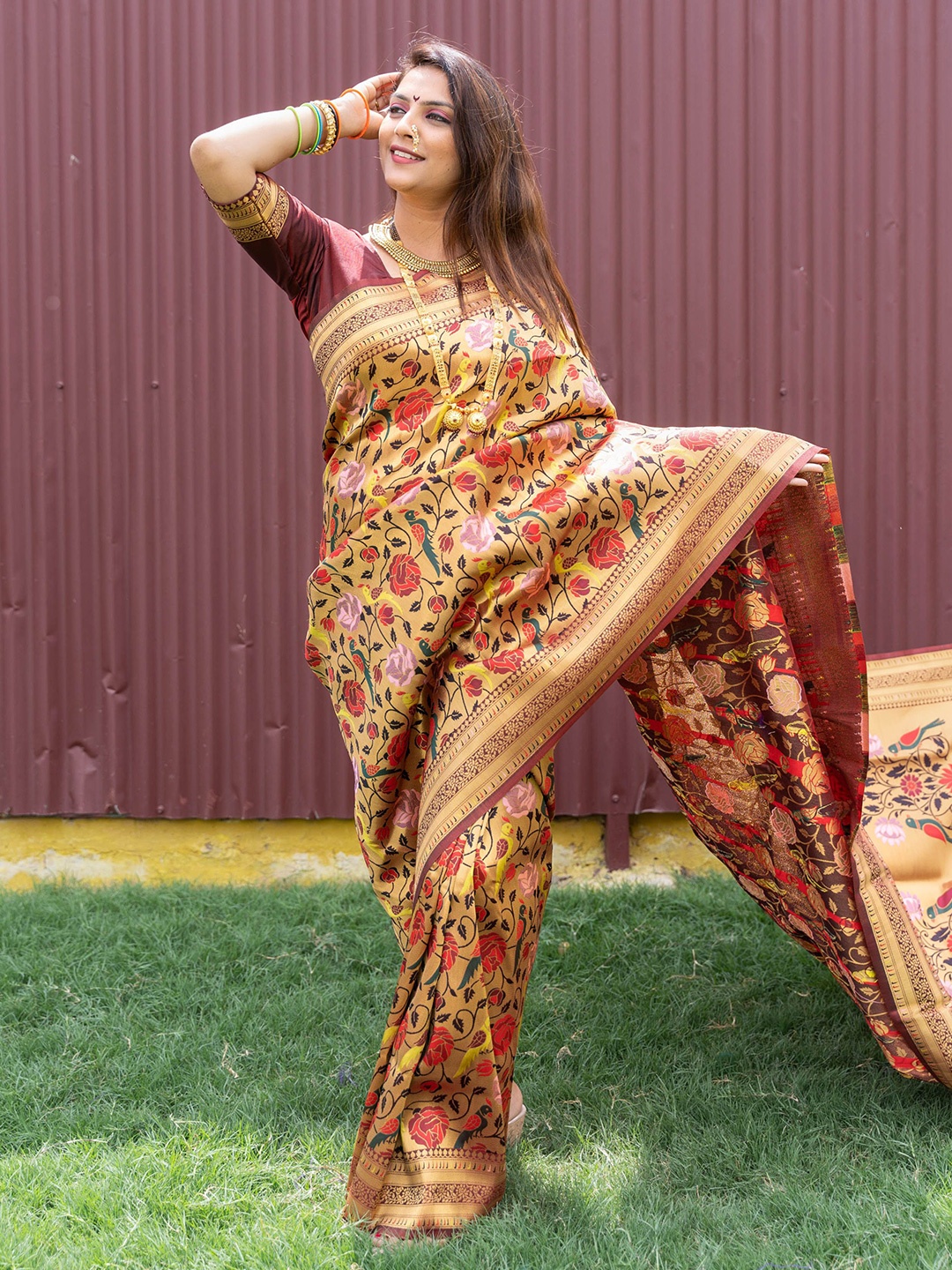 

KIMISHA Ethnic Motif Zari Woven Banarasi Saree, Maroon