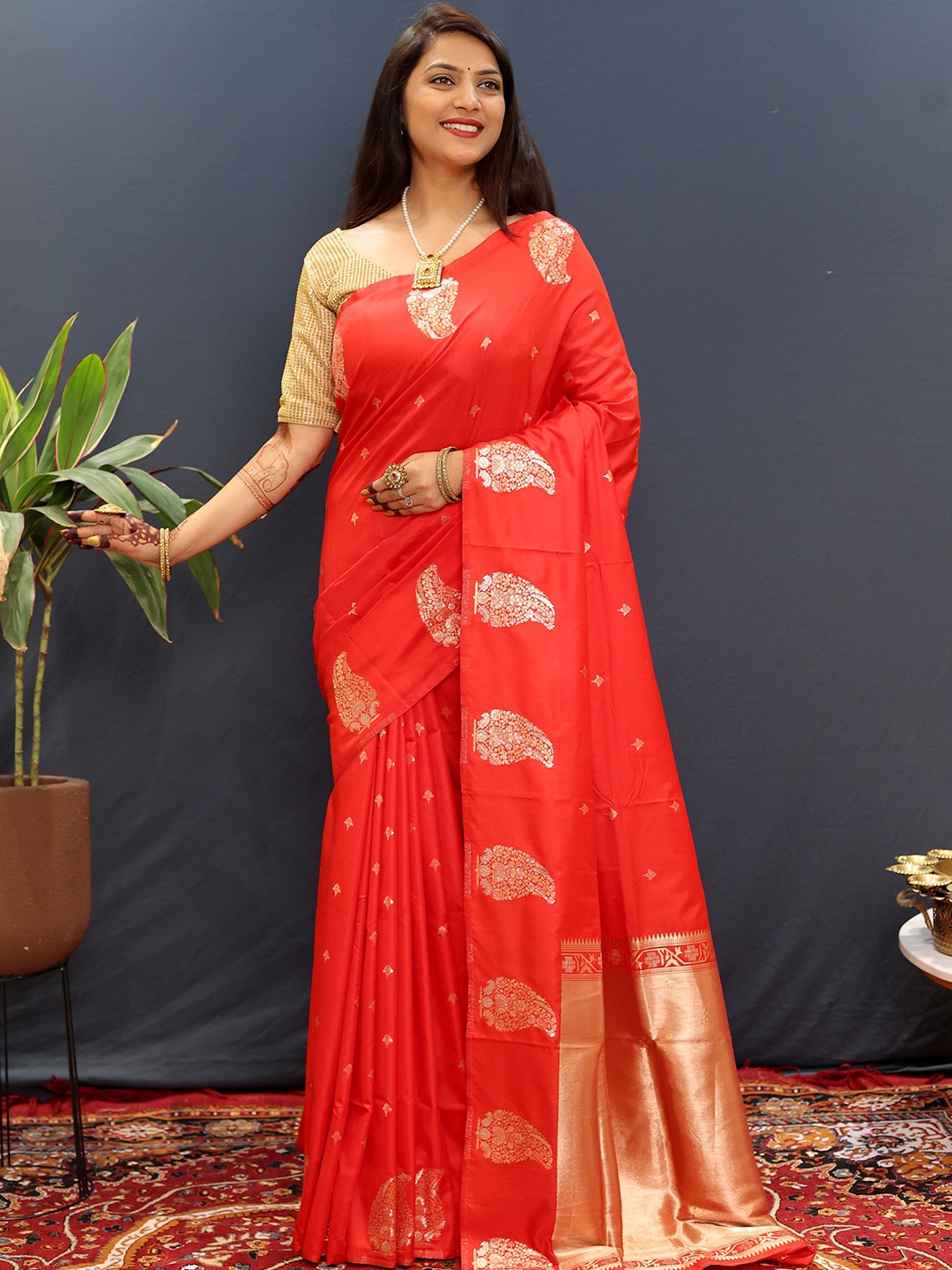 

KIMISHA Ethnic Motifs Zari Kanjeevaram Saree, Red