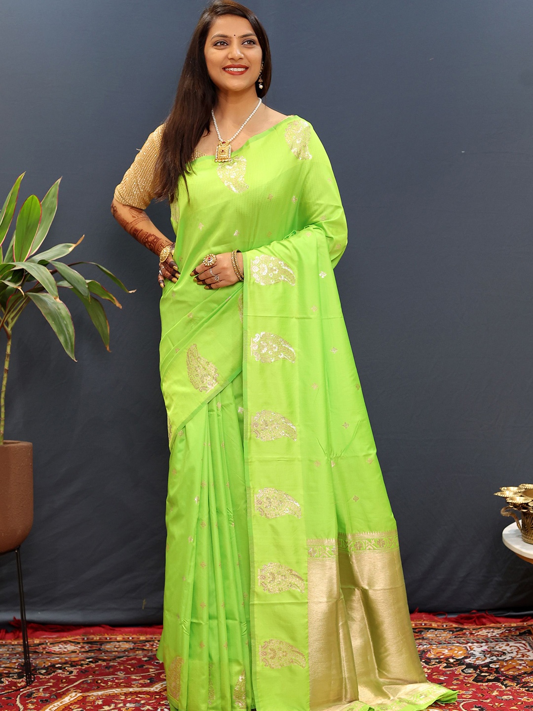 

KIMISHA Paisley Zari Kanjeevaram Saree, Green