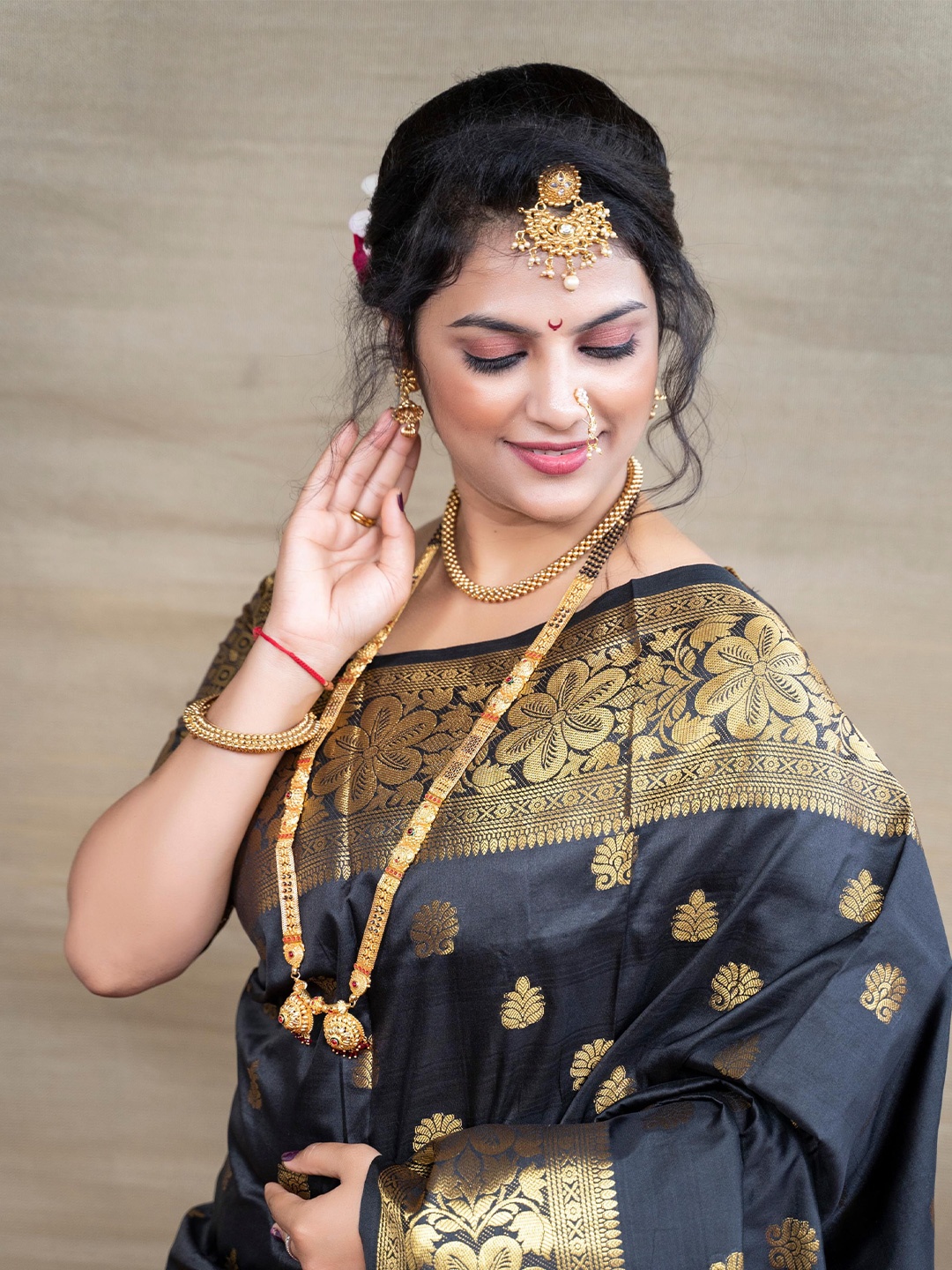 

KIMISHA Woven Design Zari Kanjeevaram Saree, Black