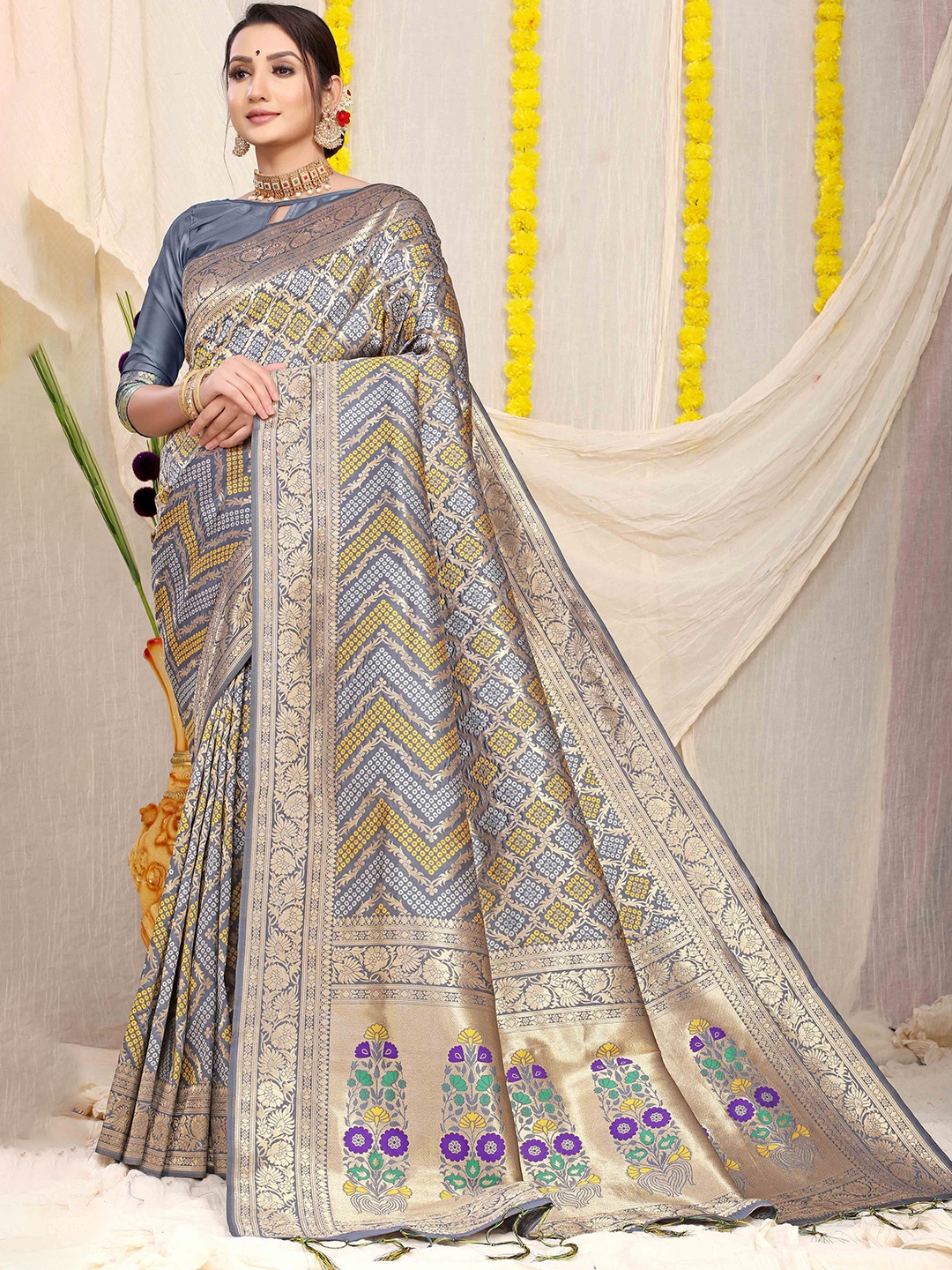 

KIMISHA Bandhani Silk Blend Zari Woven Design Traditional Saree, Grey