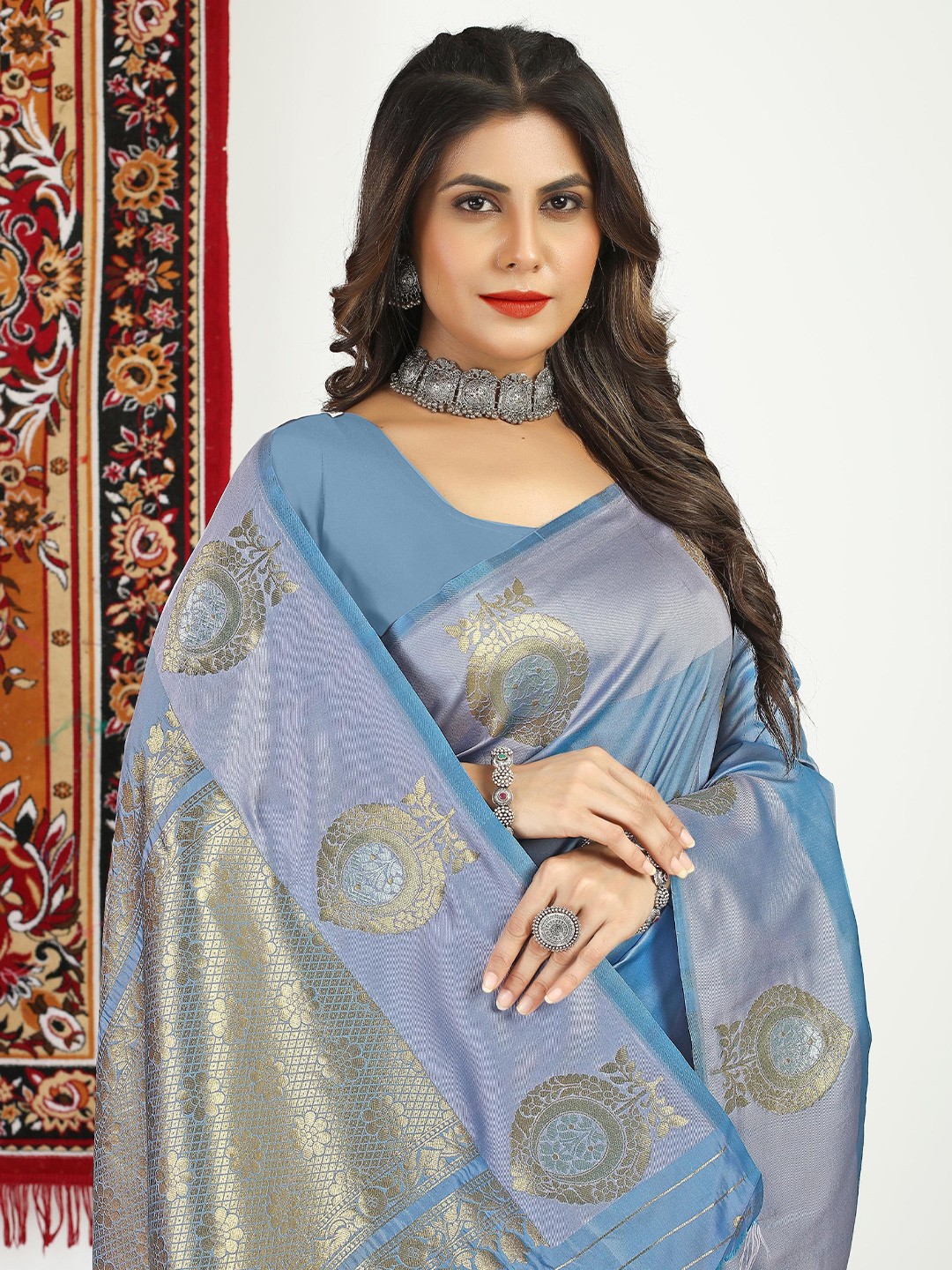 

KIMISHA Floral Zari Kanjeevaram Saree, Grey