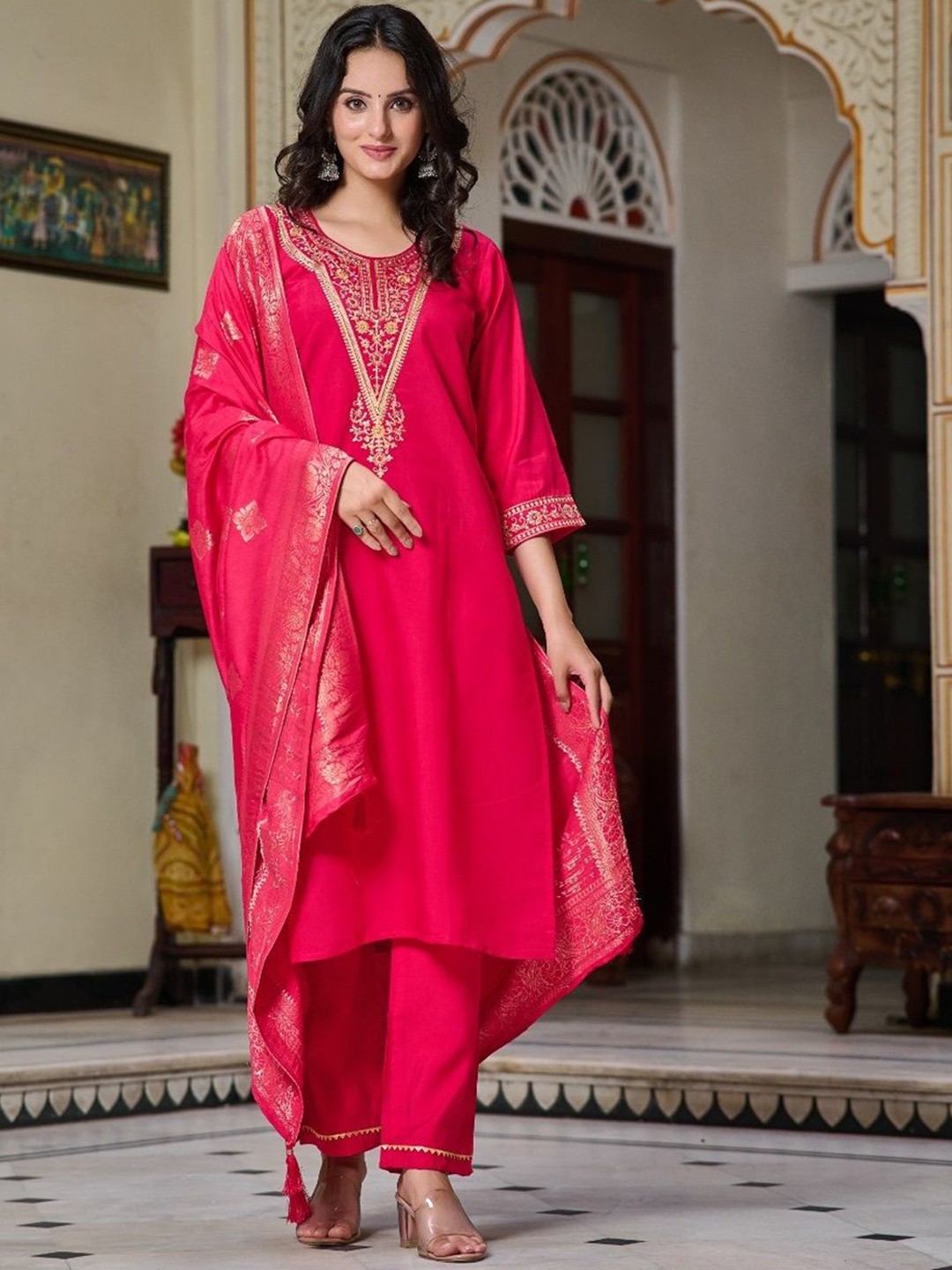 

CANIZZARO Floral Embroidered Chanderi Silk Straight Kurta with Trousers & Dupatta, Pink