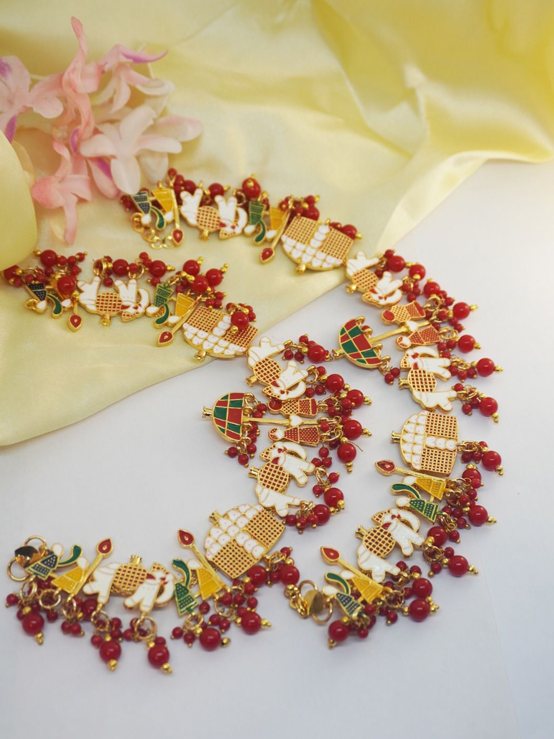 

Niscka Gold-Plated Kundan Studded Meenakari Anklet