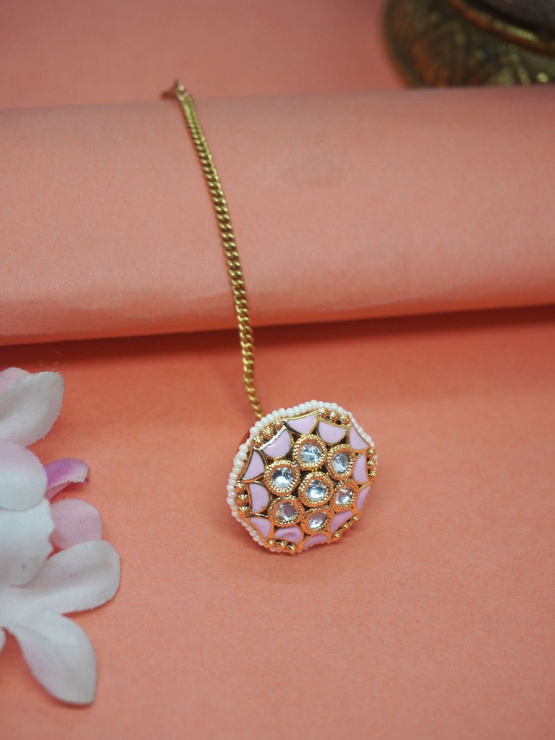 

Niscka Gold-Plated Kundan Studded Maang Tikka Head Jewellery