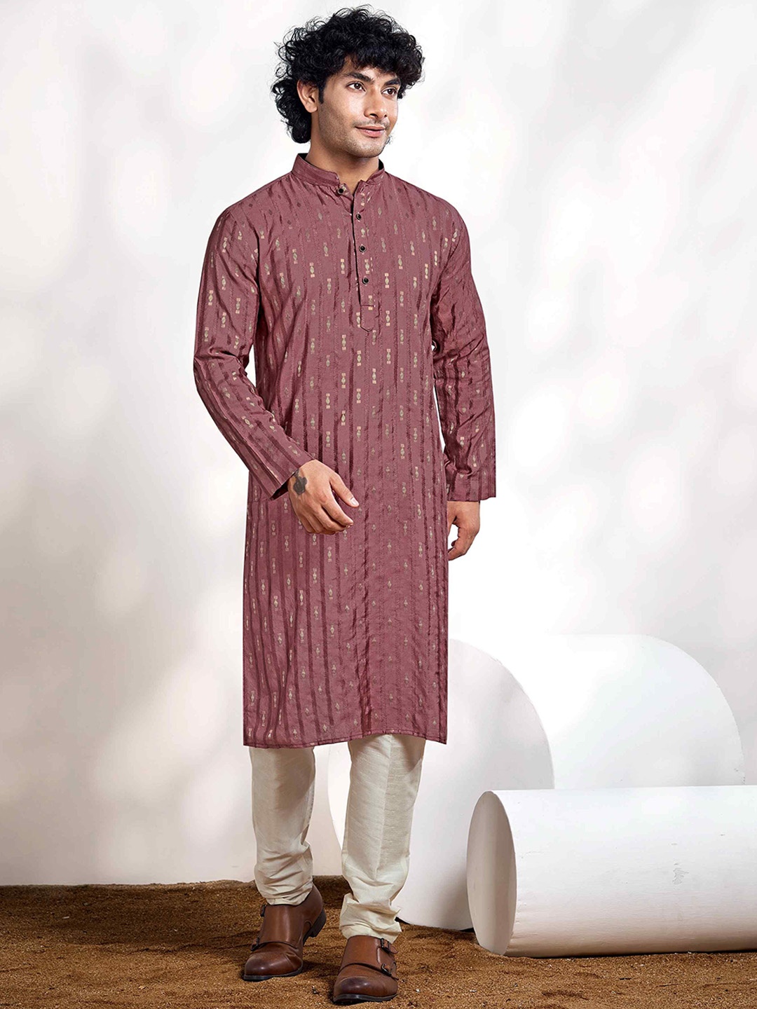 

Vardha Striped Mandarin Collar Jacquard Straight Kurta, Pink