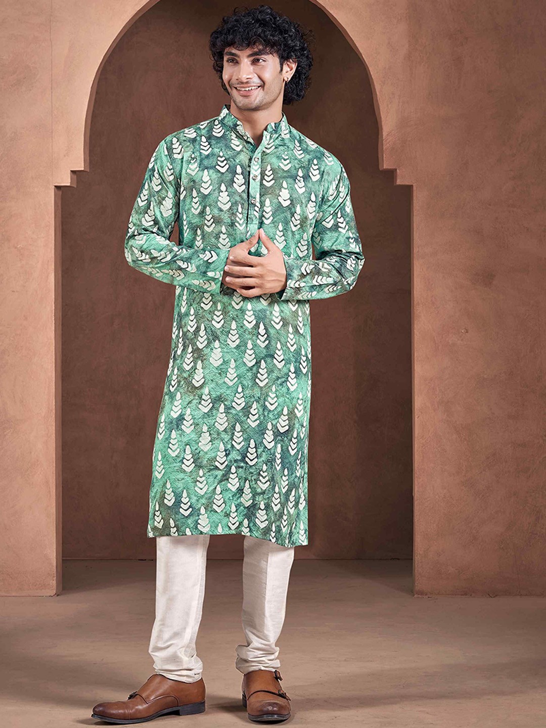 

Vardha Ethnic Motifs Printed Mandarin Collar Straight Kurta, Teal