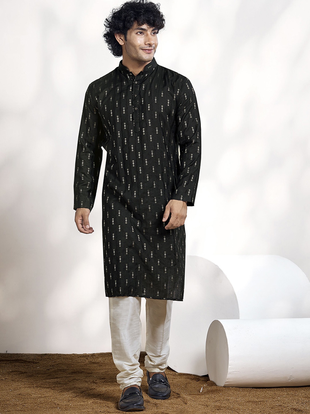 

Vardha Ethnic Motifs Woven Design Mandarin Collar Jacquard Straight Kurta, Black