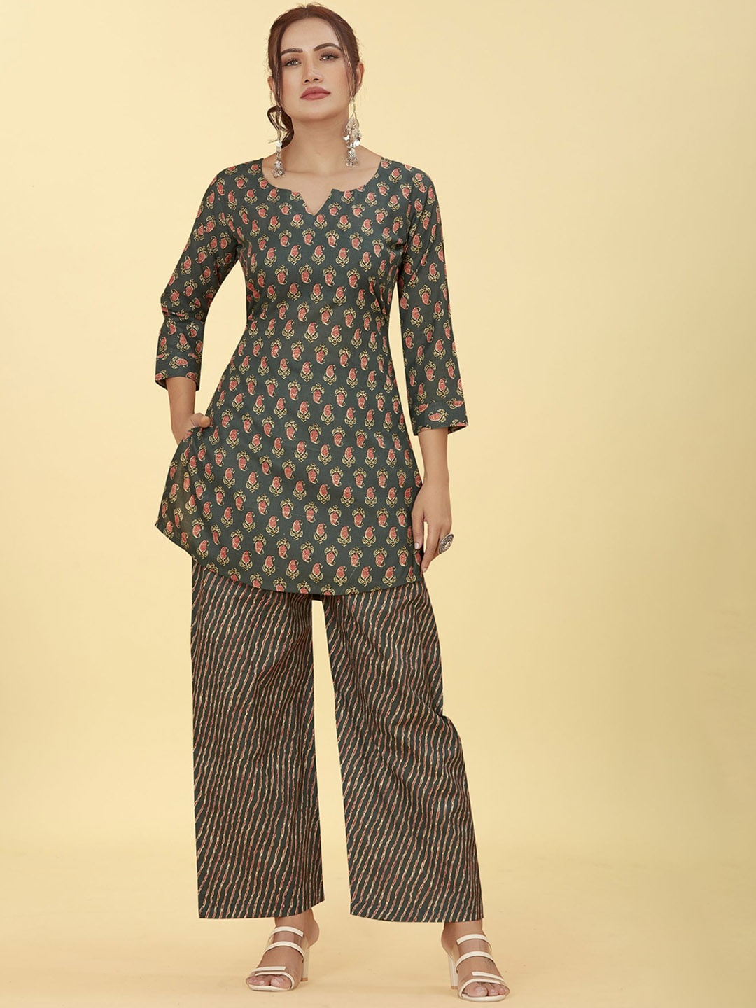 

ODD BY chansi TRENDZ Paisley Printed Notched Round Neck Regular Kurta with Palazzos, Green