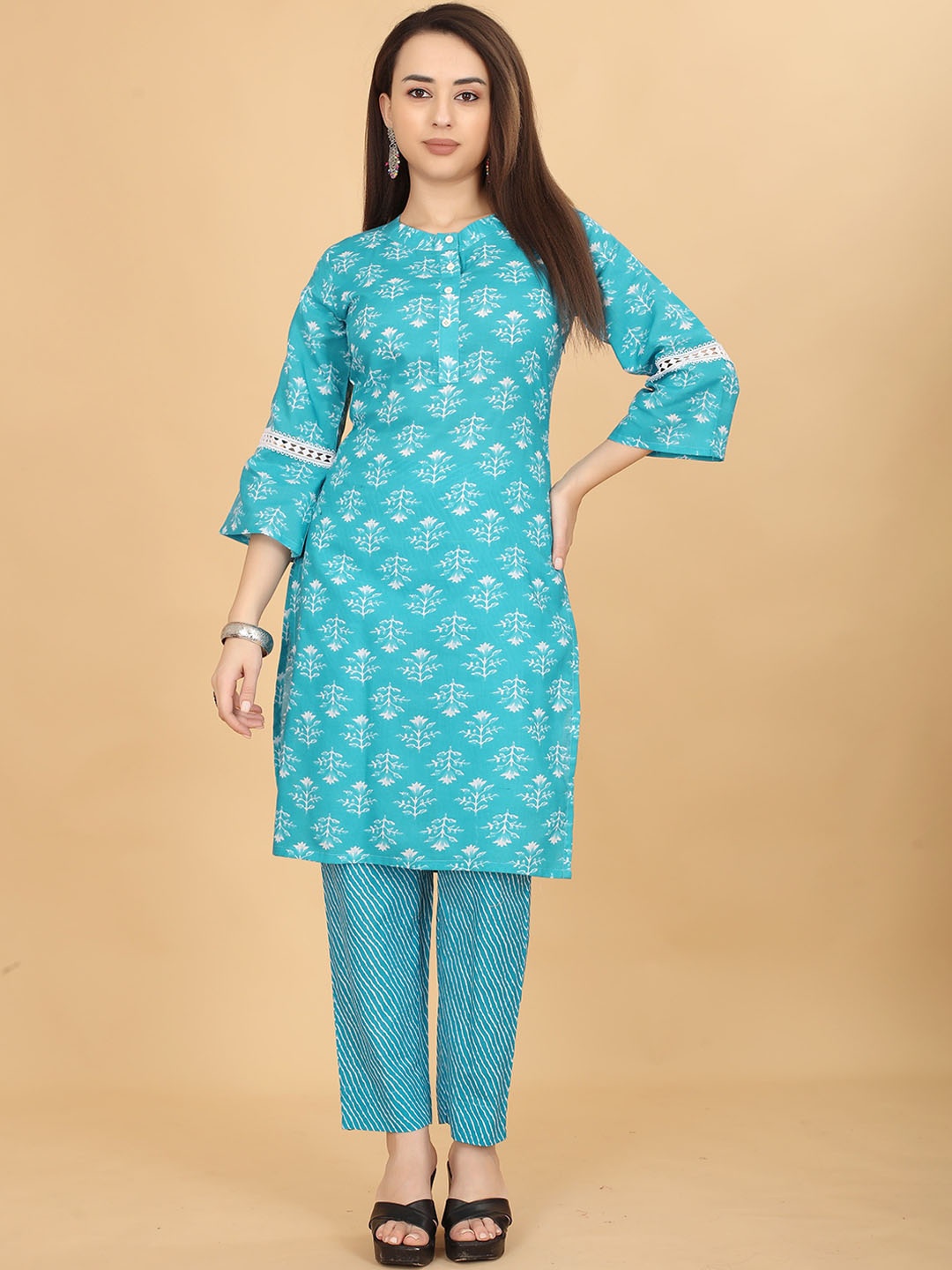 

ODD BY chansi TRENDZ Floral Printed Band Collar Regular Straight Kurta With Trousers, Turquoise blue