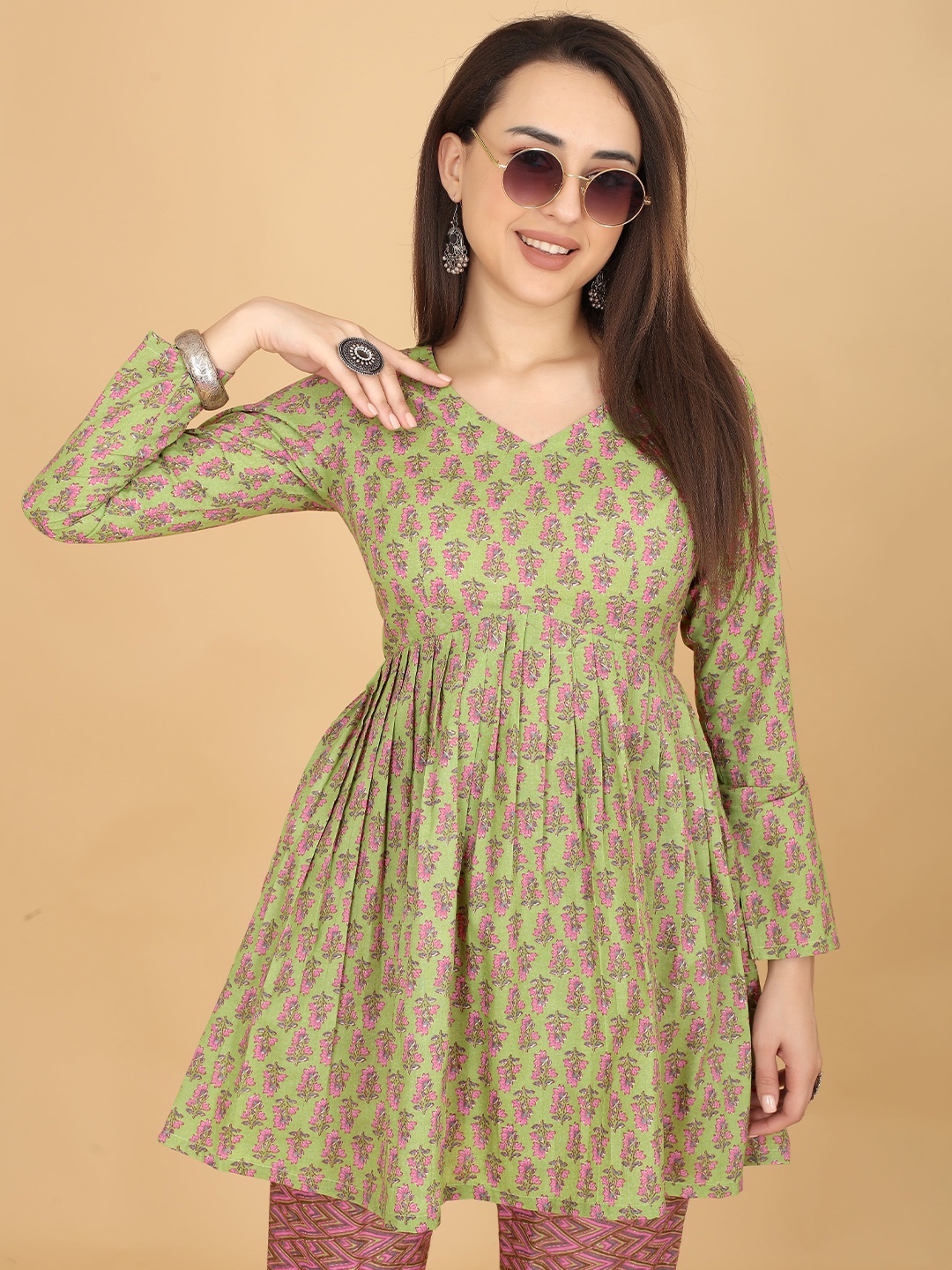 

ODD BY chansi TRENDZ Floral Printed V-Neck Anarkali Empire Kurta With Trousers, Green