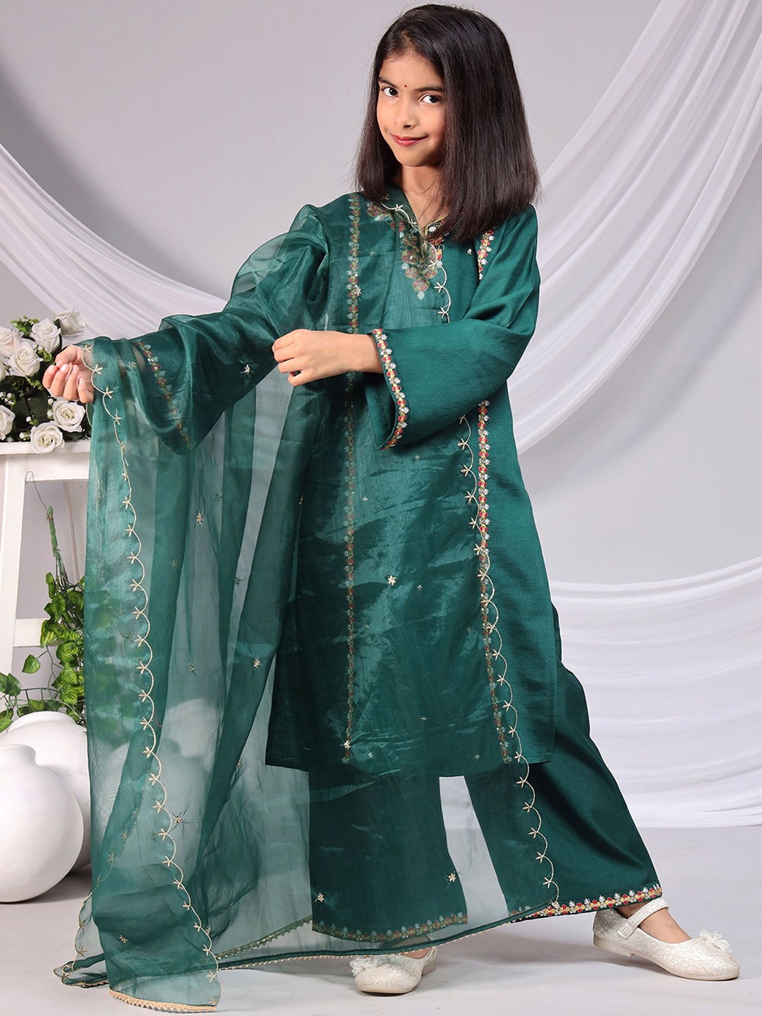 

misbis Girls Florl Embroidered Straight Kurti with Palazzos & With Dupatta, Green