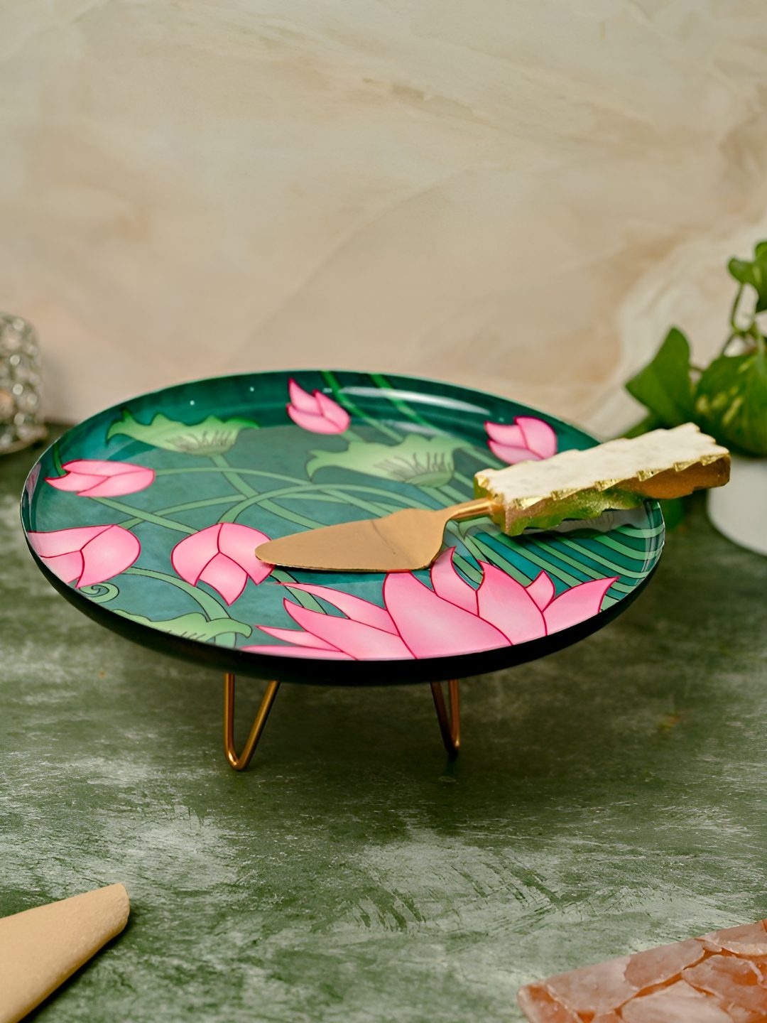 

HOMEARTE Green & Pink Metal Cake Stand & Server