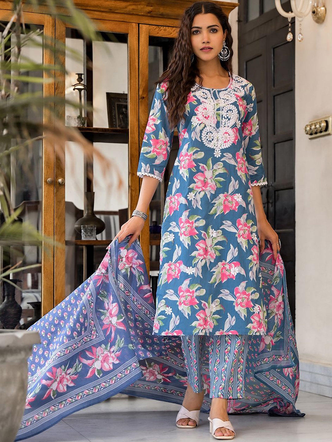 

Sangria Floral Printed Thread Work Straight Kurta With Trousers & Dupatta Set, Teal