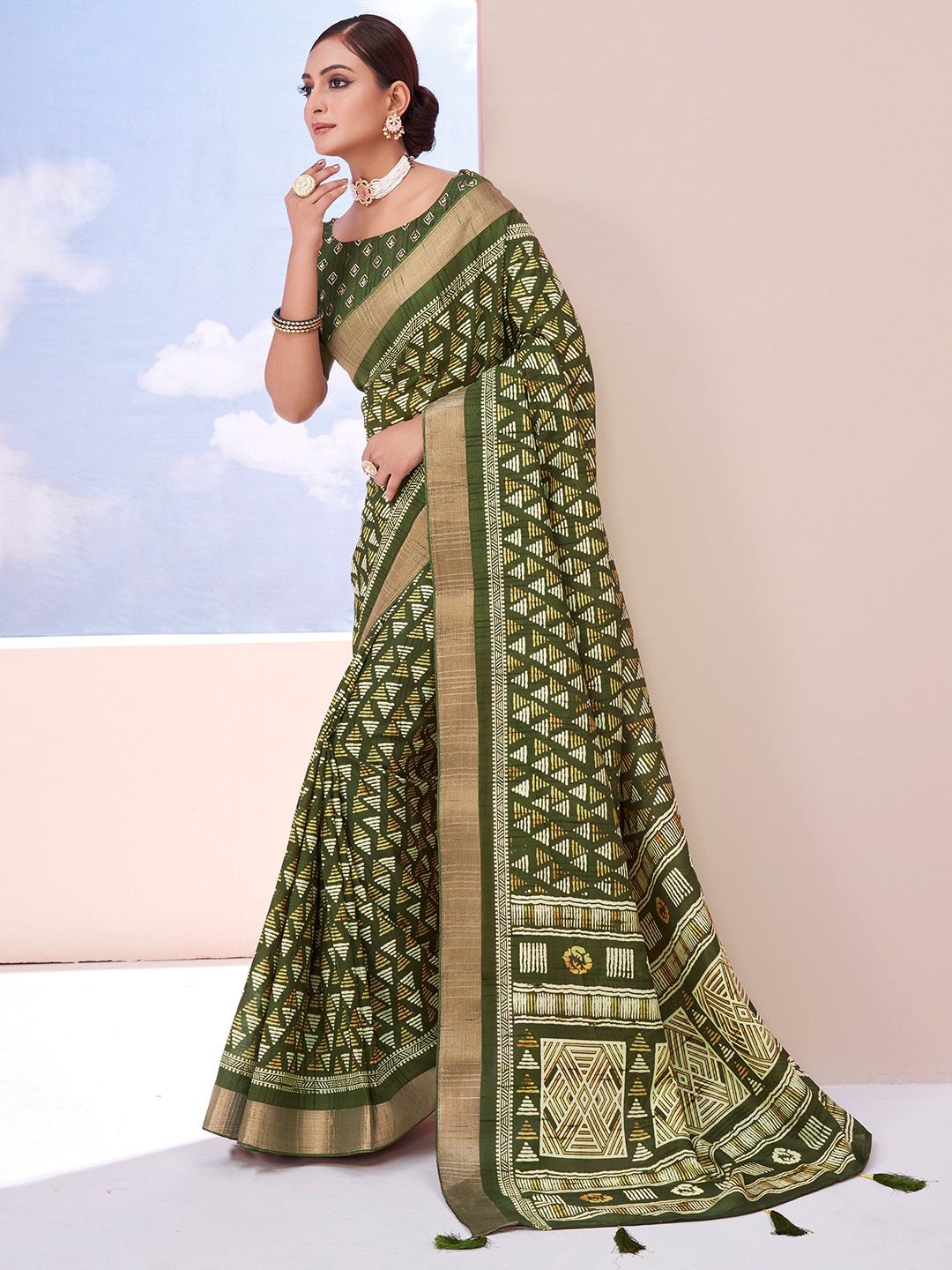 

Ishin Geometric Printed Dola Saree, Green