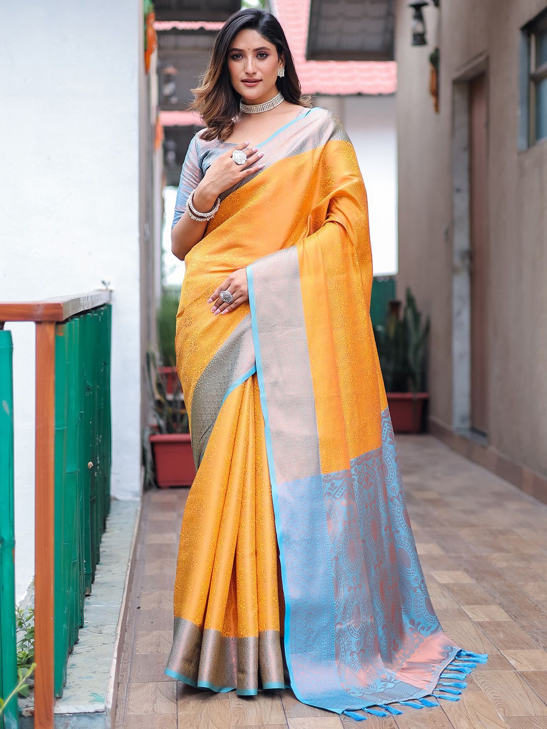 

Ishin Woven Design Zari Kanjeevaram Saree, Mustard