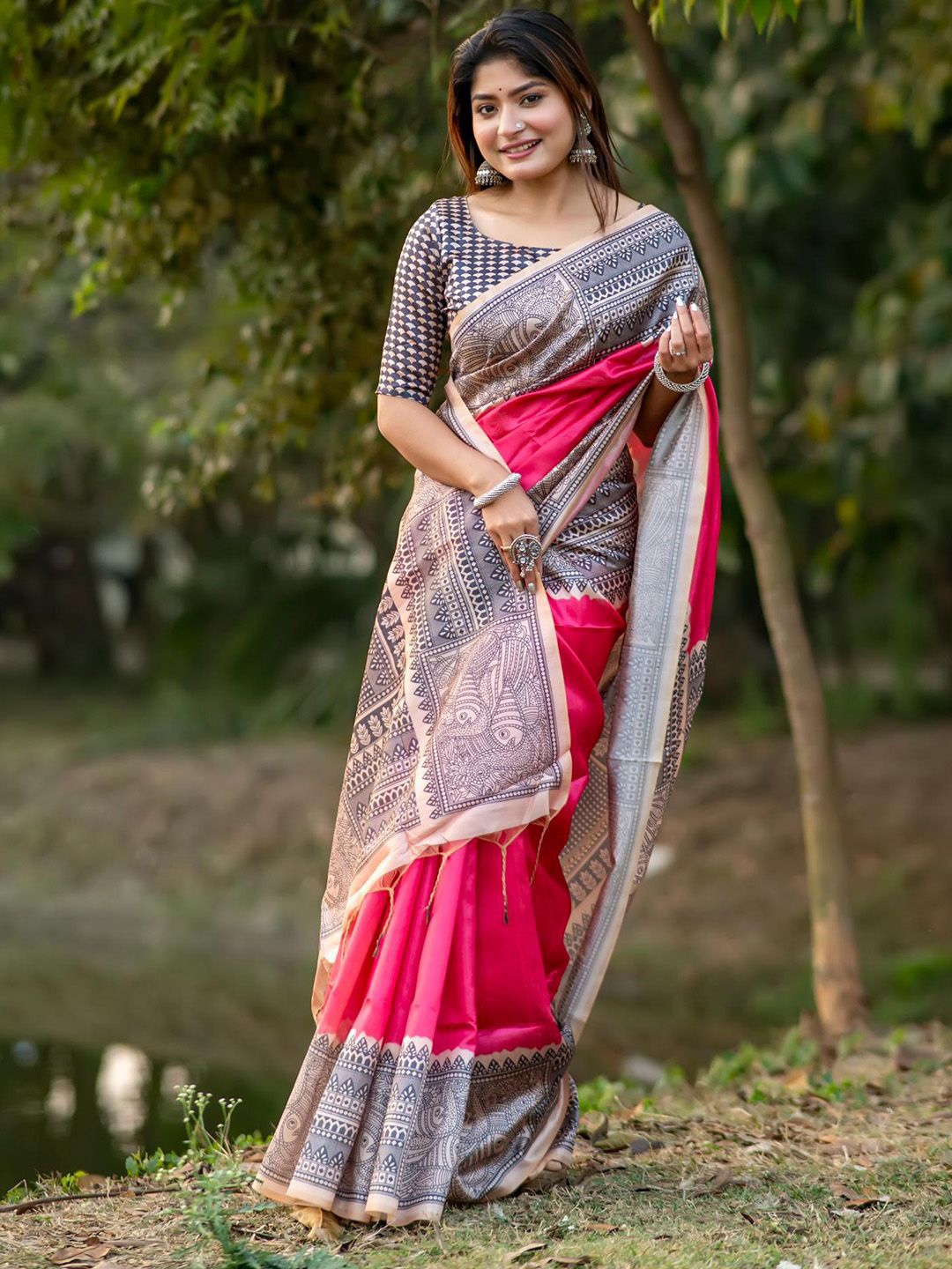 

Ishin Ethnic Motifs Tussar Saree, Pink