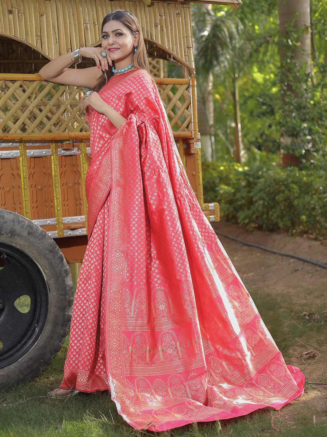 

Ishin Woven Design Zari Banarasi Saree, Pink