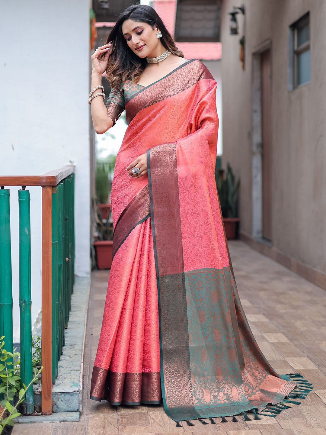 

Ishin Woven Design Zari Kanjeevaram Saree, Pink