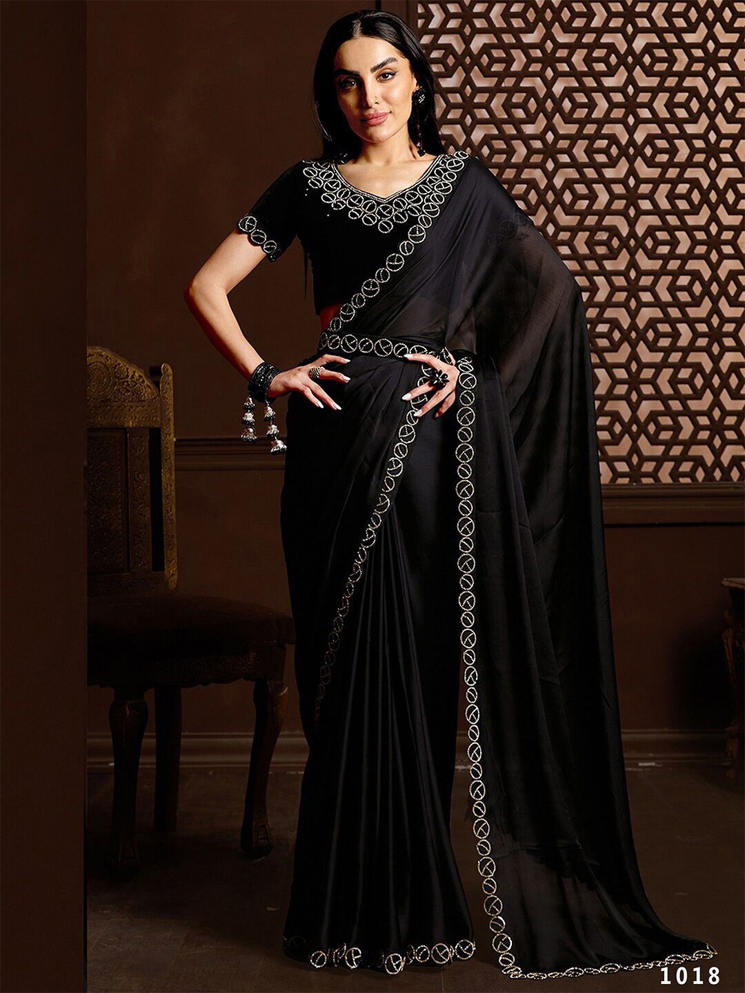 

Ishin Embellished Beads and Stones Saree, Black