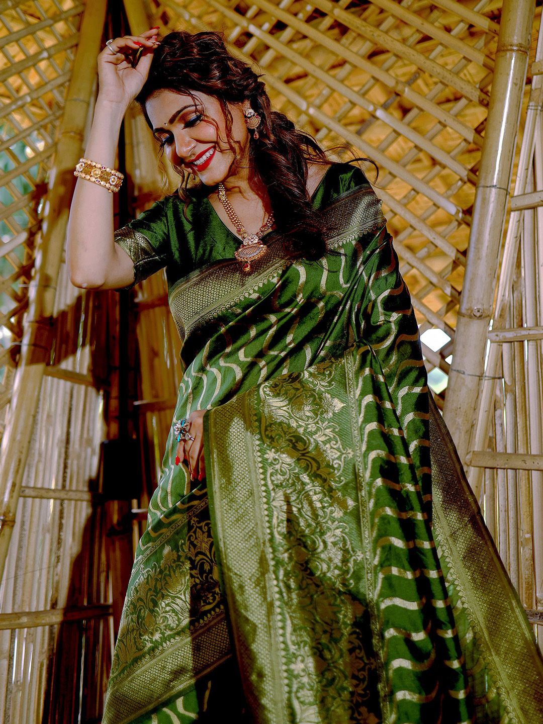 

Ishin Woven Design Zari Banarasi Saree, Green