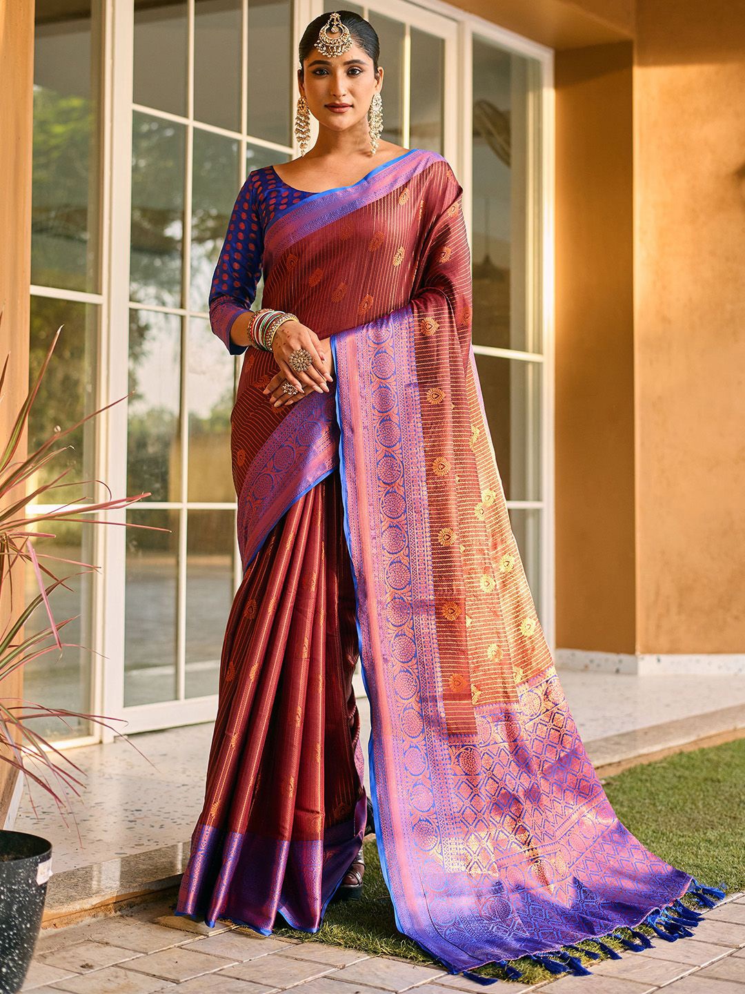 

Ishin Woven Design Zari Kanjeevaram Saree, Brown