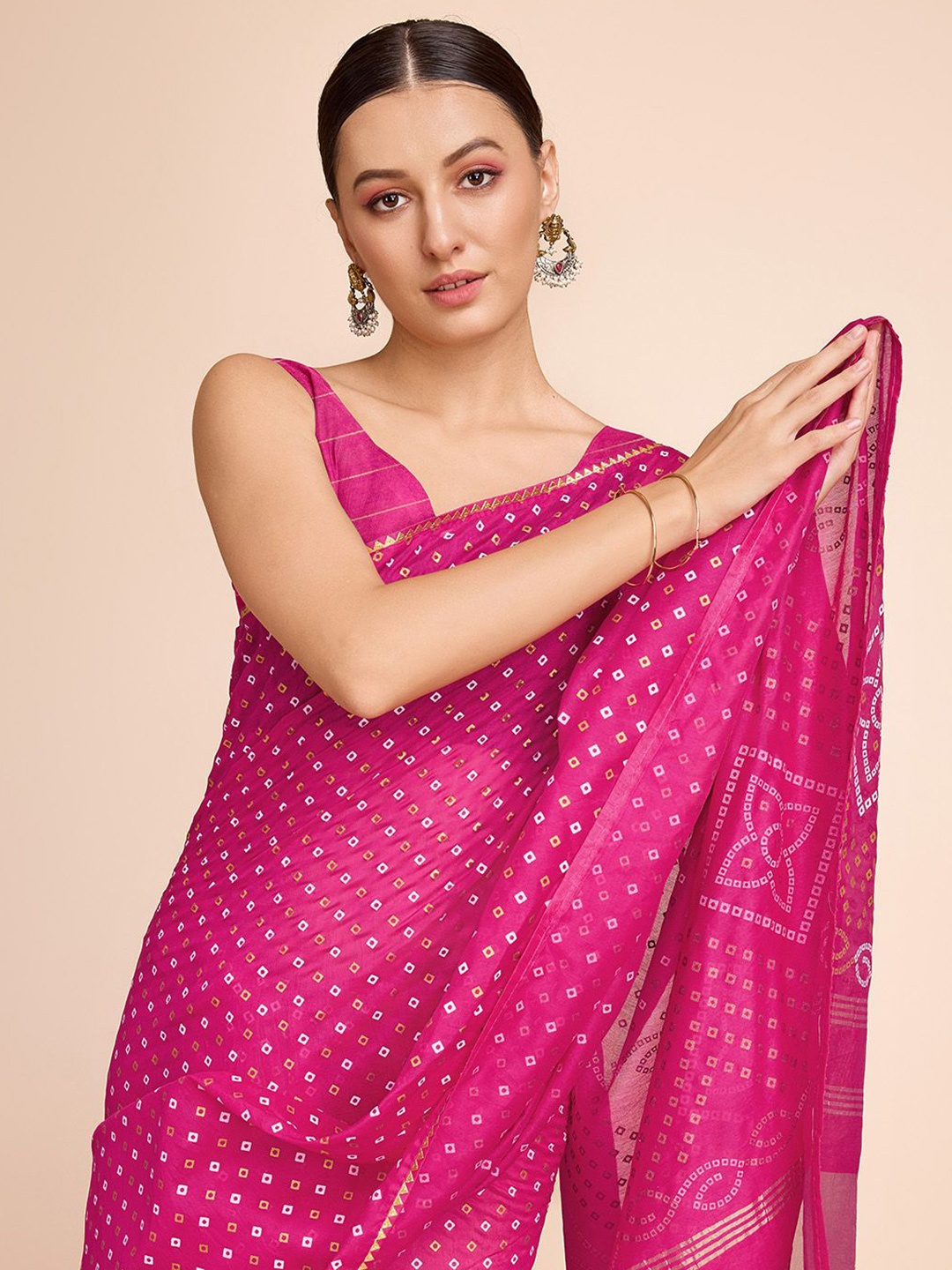 

Ishin Bandhani Printed Gotta Patti Saree With Blouse Piece, Pink