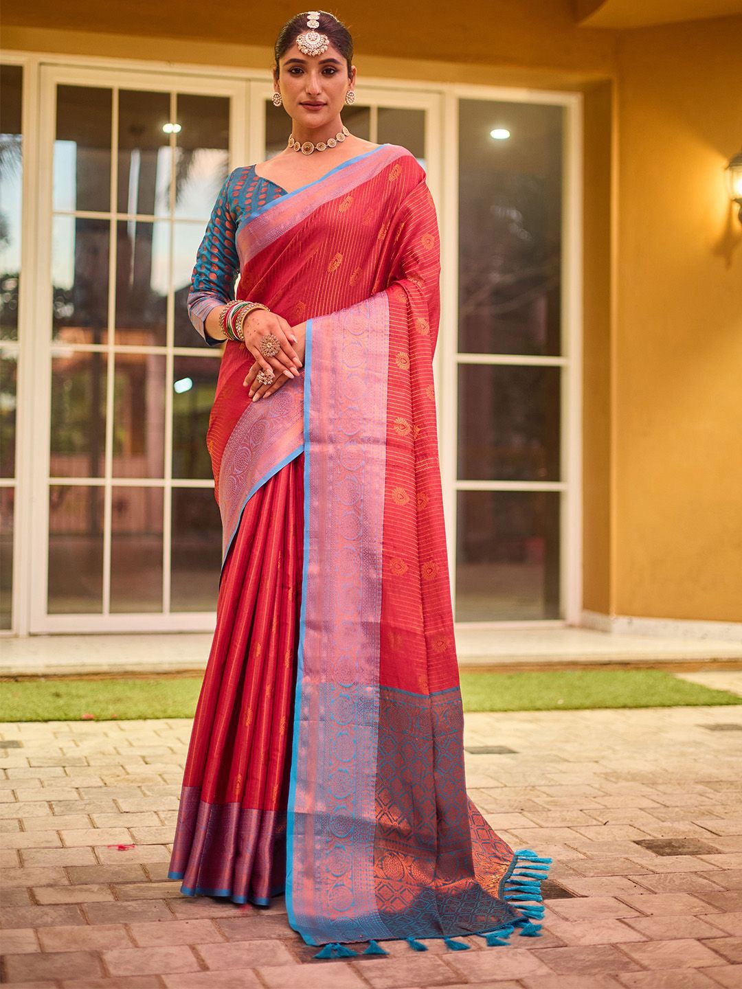 

Ishin Woven Design Zari Kanjeevaram Saree, Pink