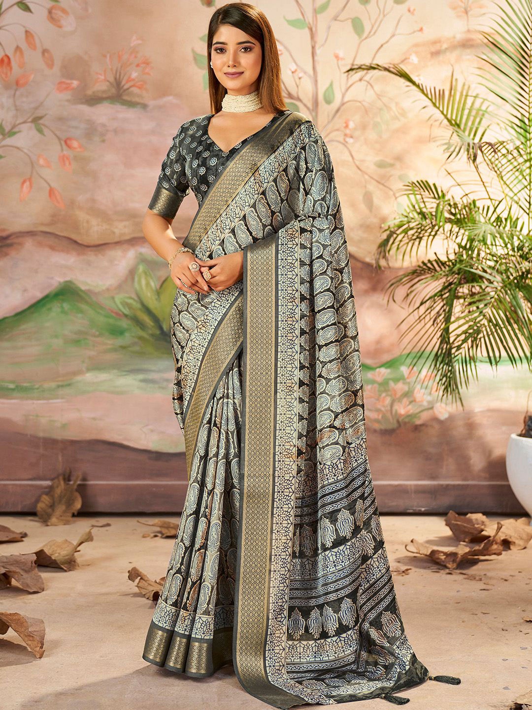 

Ishin Silk Blend Paisley Zari Woven Design Festive Saree, Grey