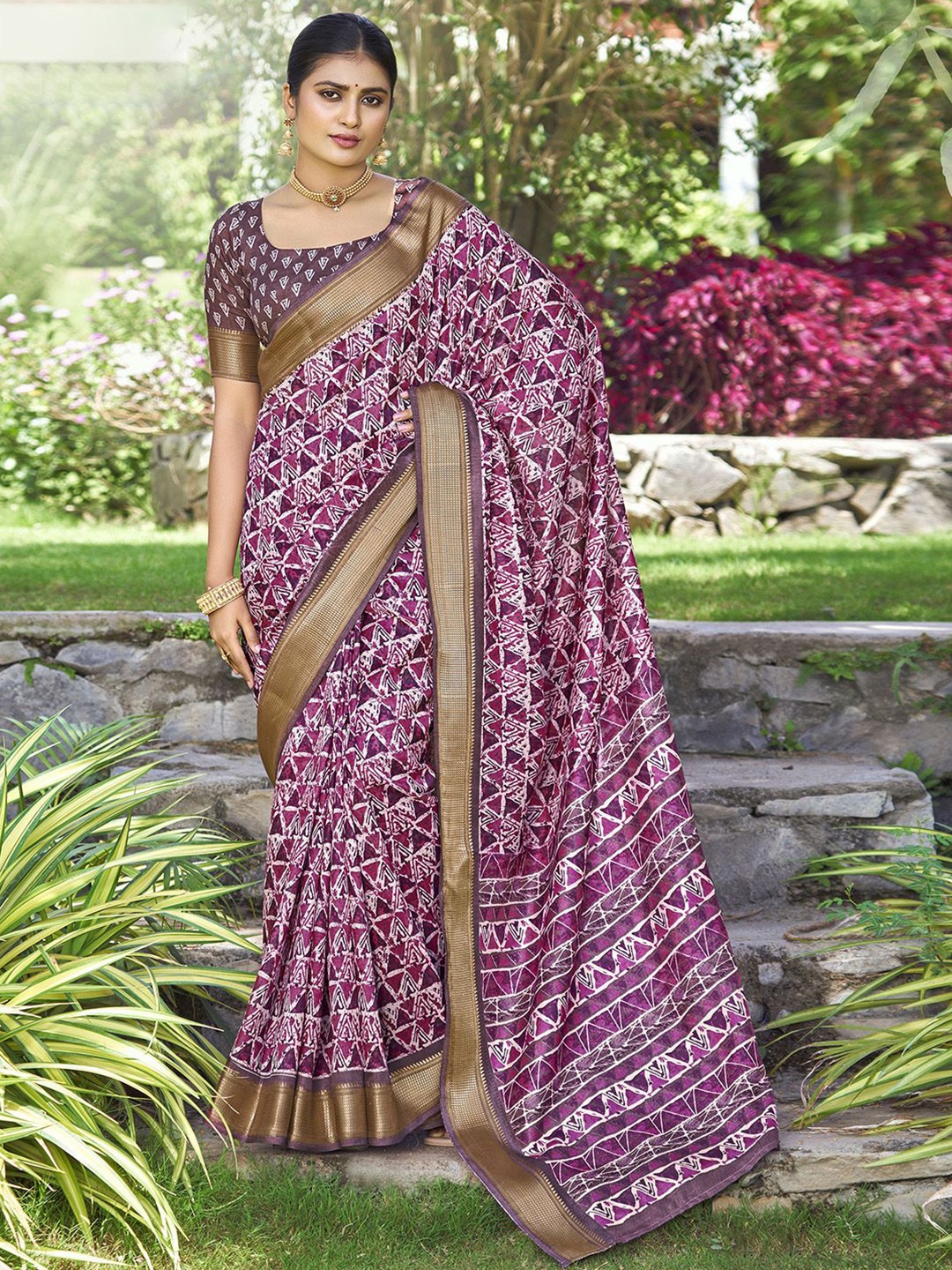 

Ishin Geometric Printed Zari Saree, Pink