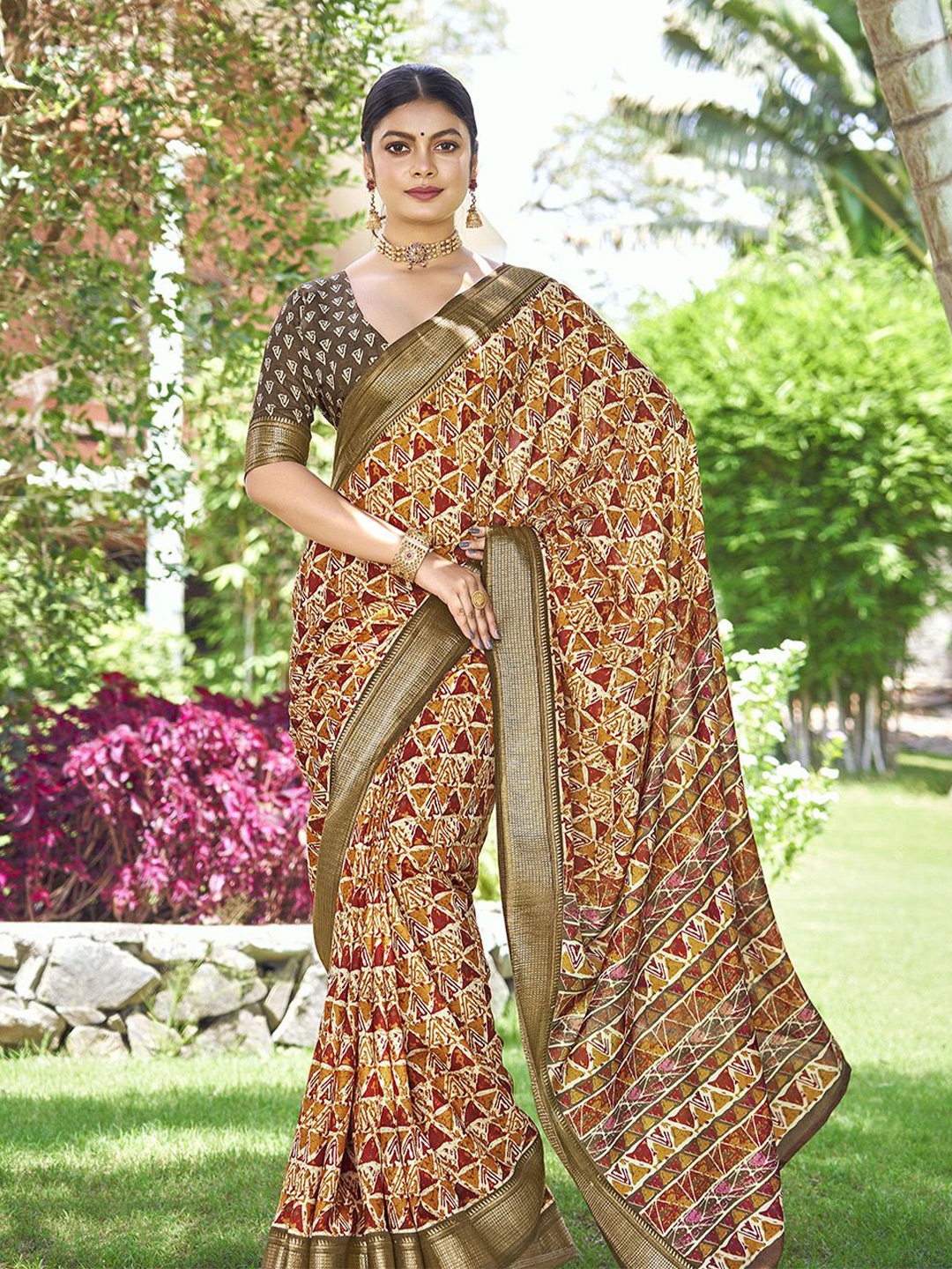 

Ishin Zari Woven Geometric Saree with Blouse, Mustard