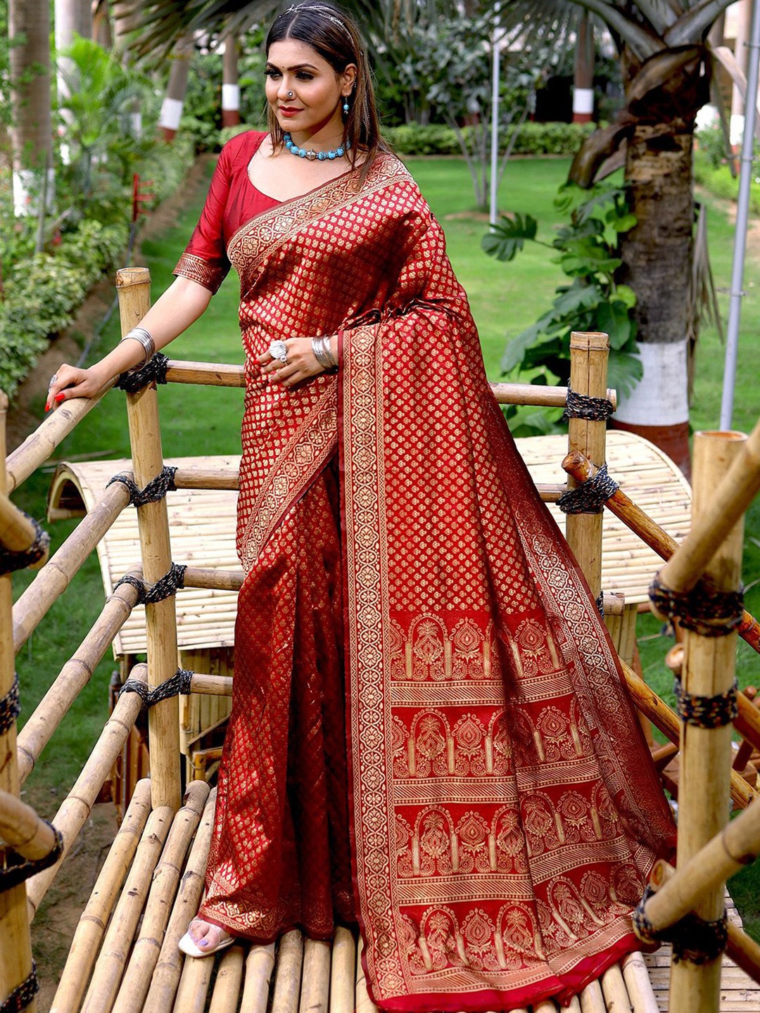 

Ishin Woven Design Zari Banarasi Saree, Maroon