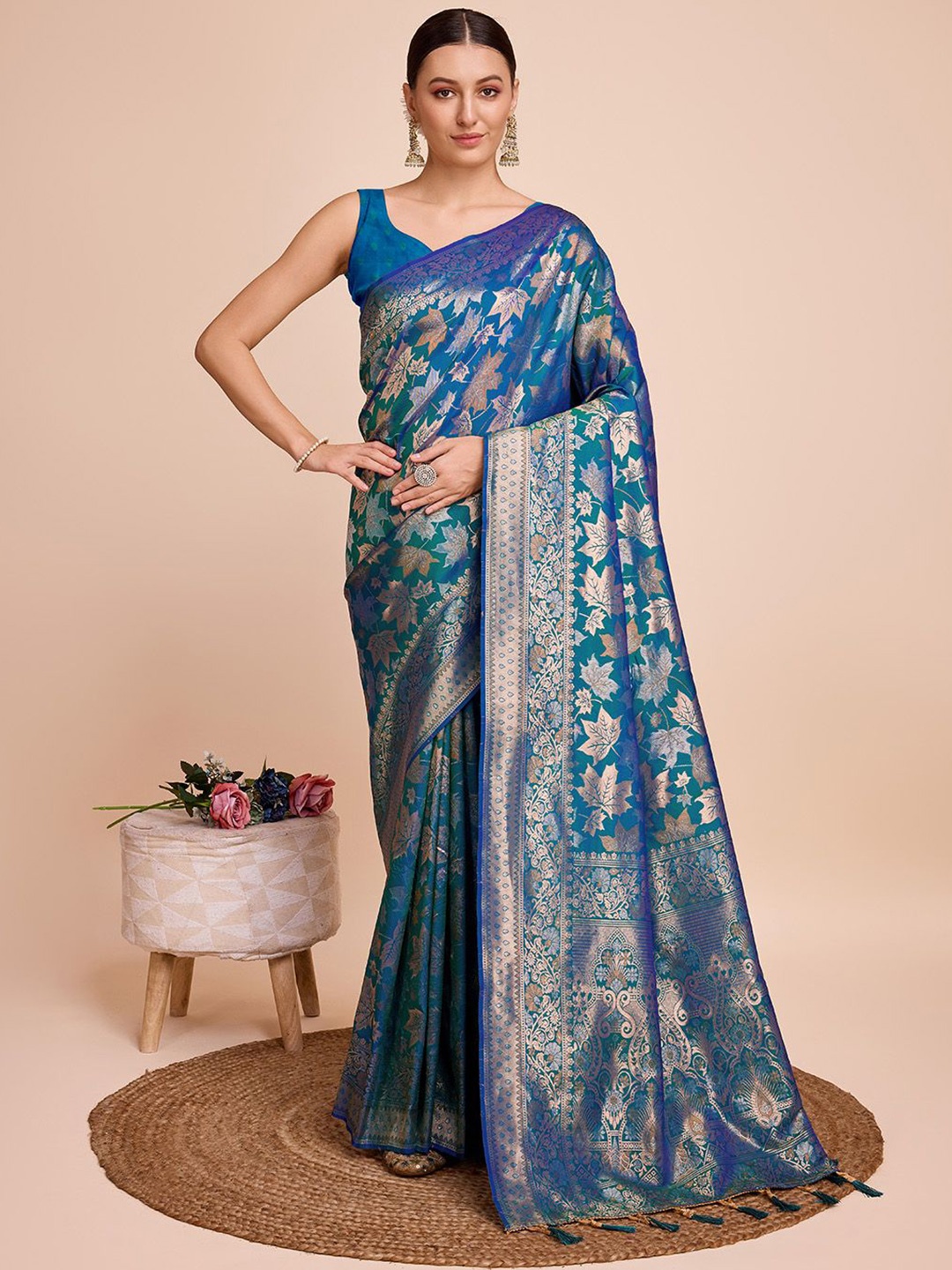 

Ishin Ethnic Motif Zari Woven Tassel Saree, Blue