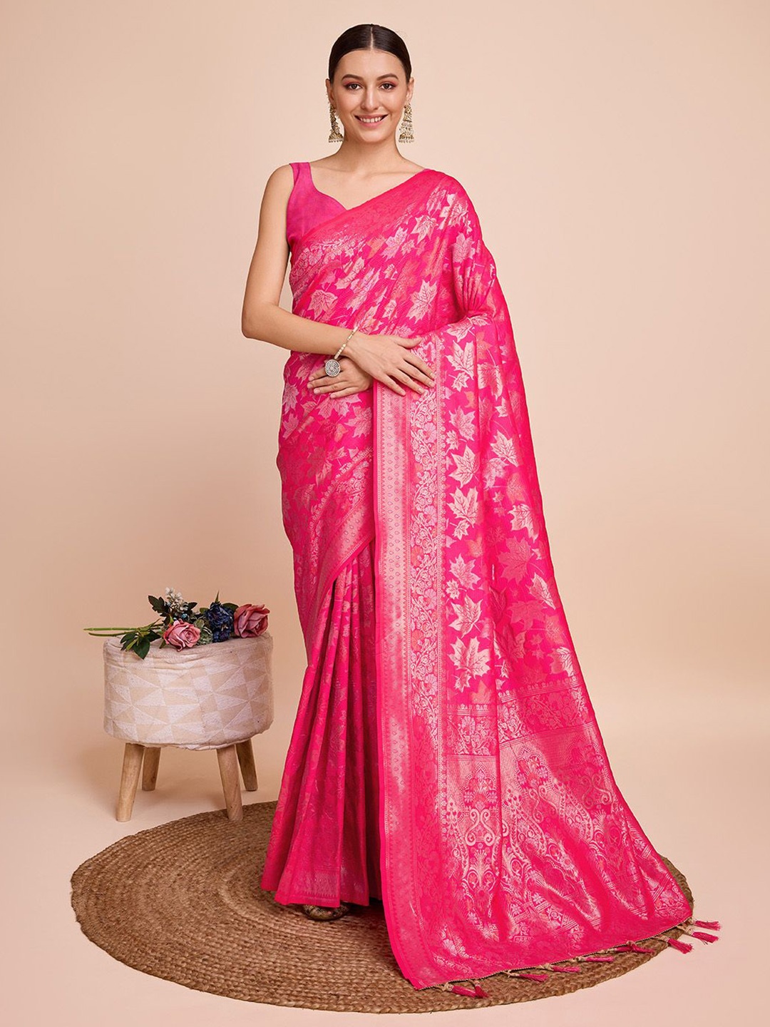 

Ishin Woven Design Zari Saree, Pink