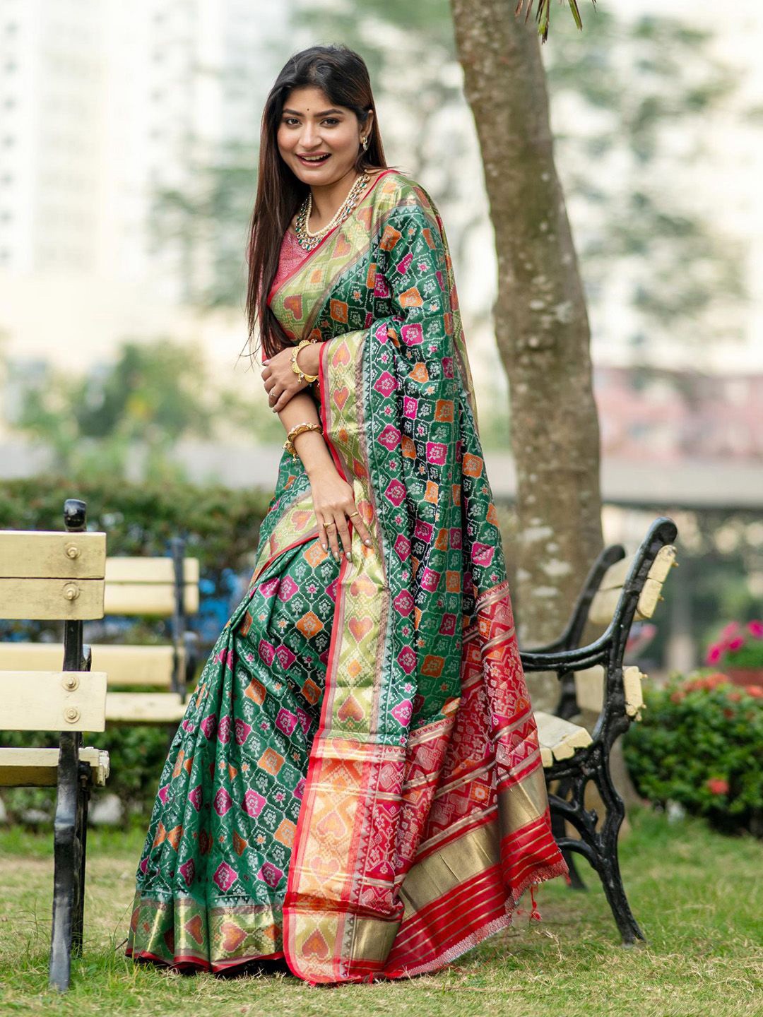 

Ishin Woven Design Zari Banarasi Saree, Green