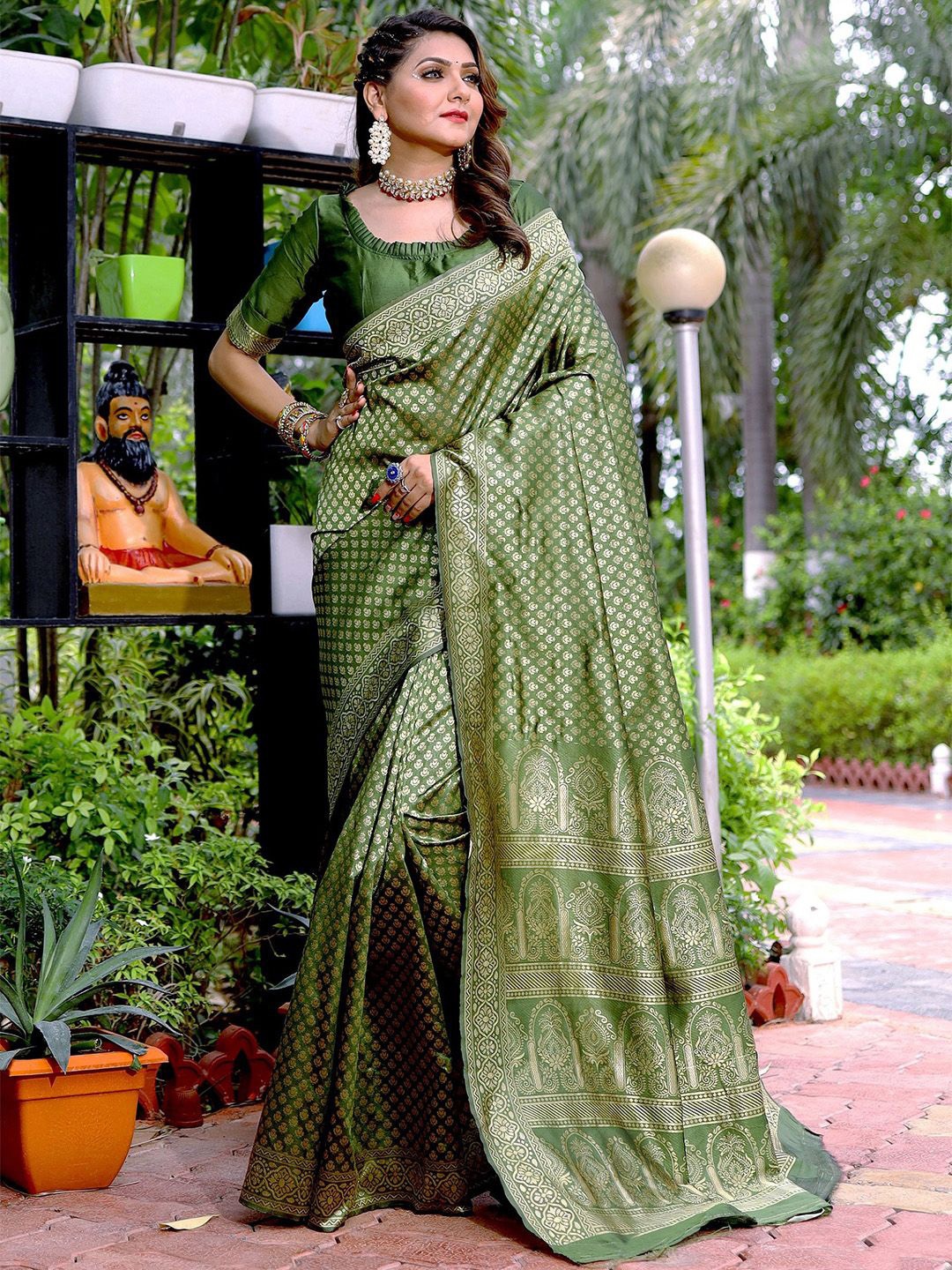 

Ishin Woven Design Zari Banarasi Saree, Green