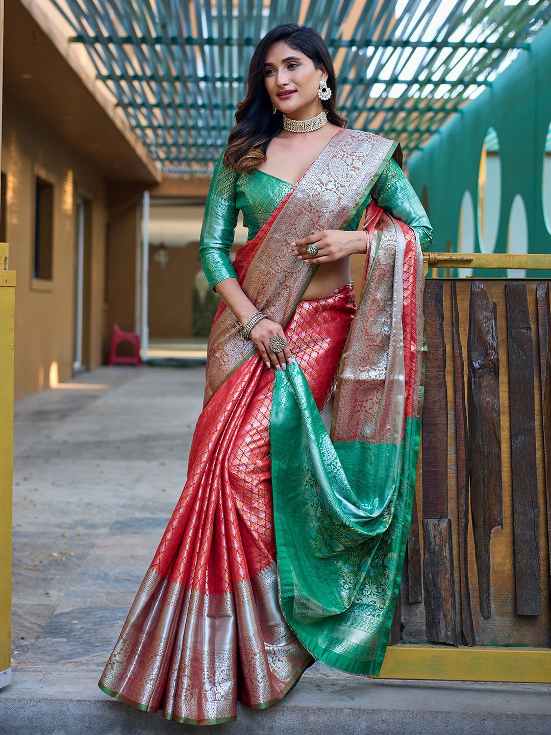

Ishin Woven Design Zari Banarasi Saree, Red